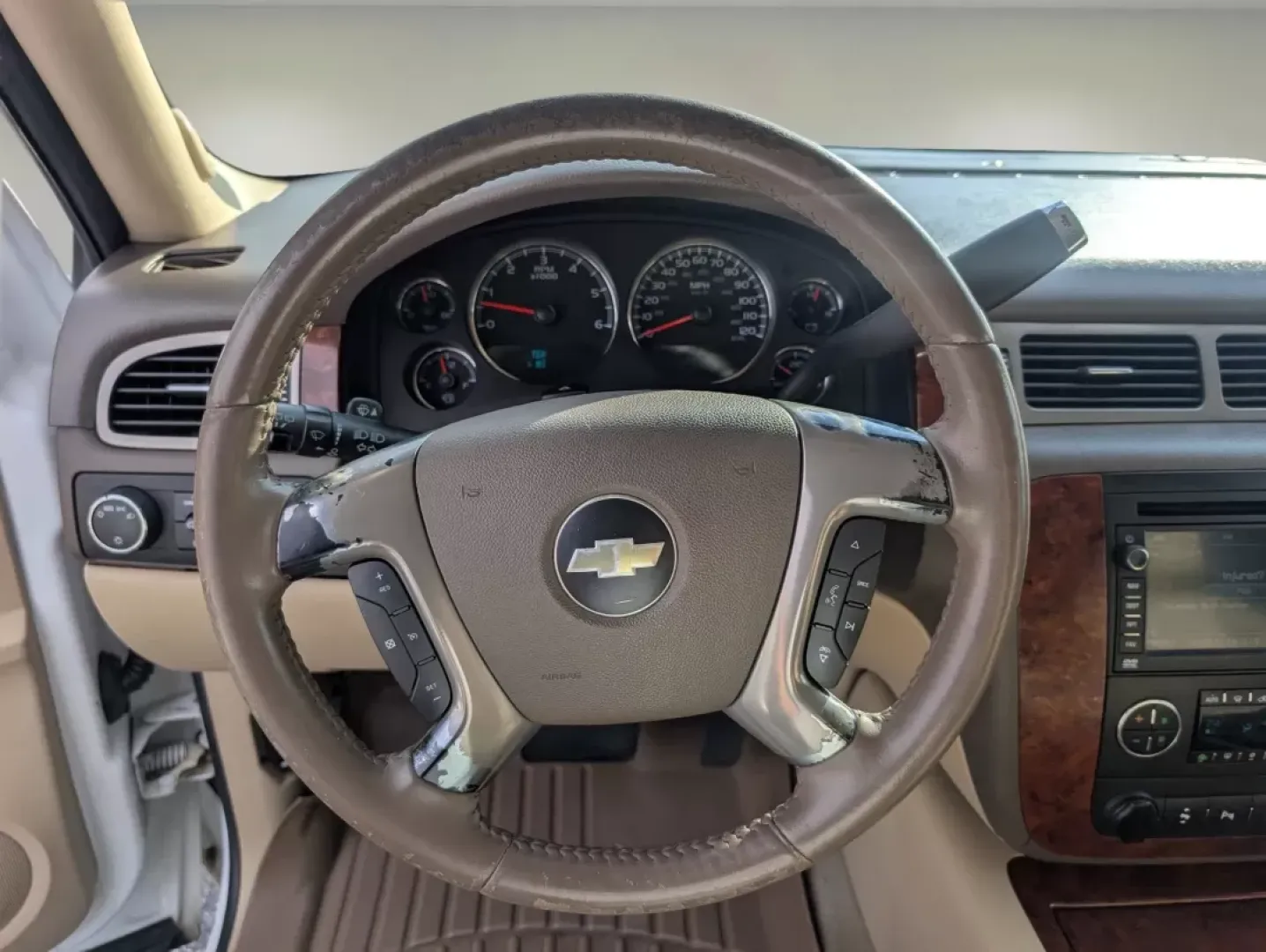 2009 /Light Cashmere/Dark Cashemere Chevrolet Suburban LTZ (1GNFC36029R) with an Other engine, located at 1430 Gateway Drive, Opelika, AL, 36801, (334) 239-0944, 32.637871, -85.409790 - **Explore the Open Road with the 2009 Chevrolet Suburban LTZ at Gils Auto Phenix City, AL!**<br /> <br /> Are you ready to elevate your driving experience and make family trips or weekend adventures unforgettable? Look no further than the 2009 Chevrolet Suburban LTZ, now available at Gils Auto, you - Photo#13