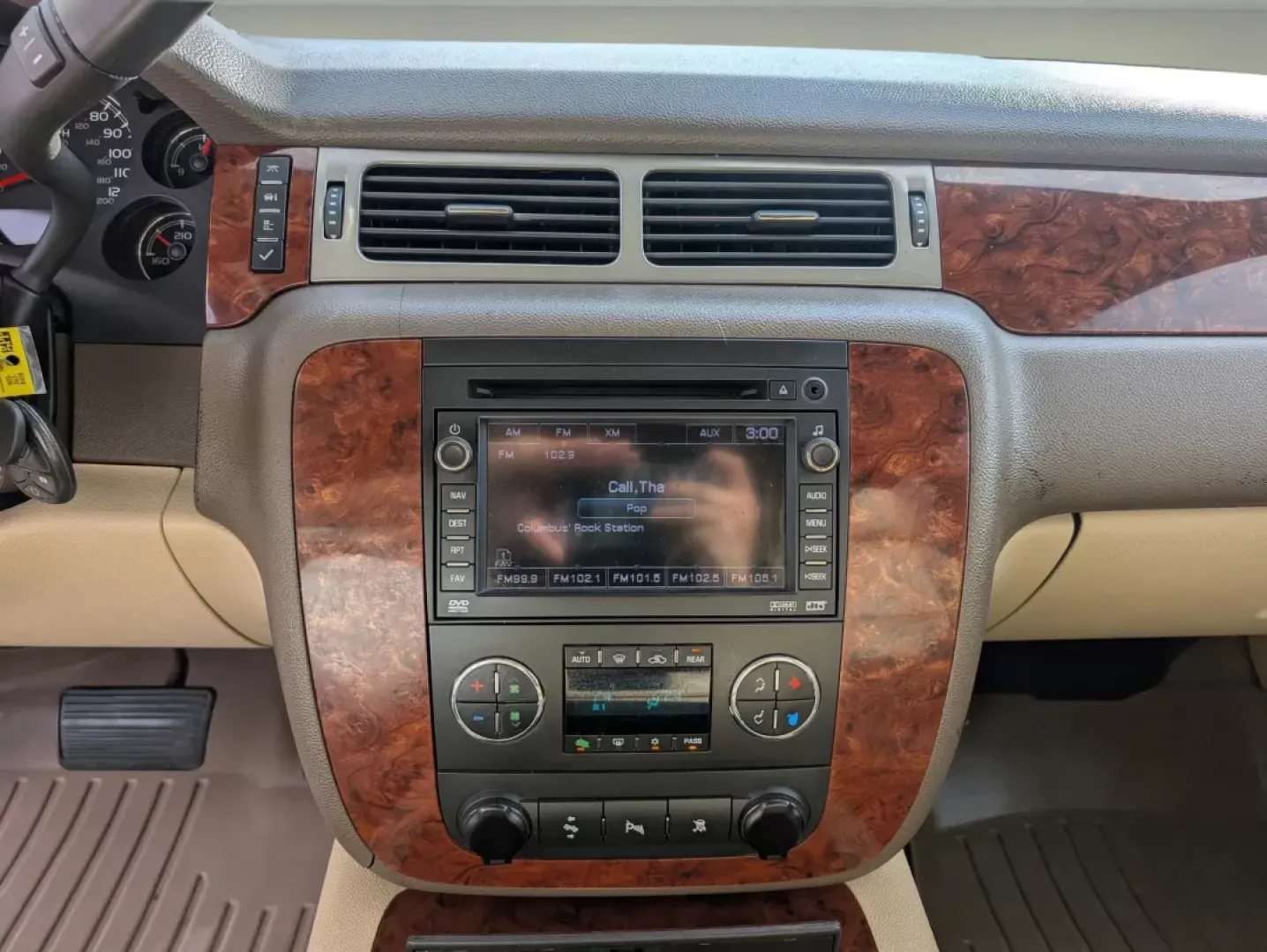 2009 /Light Cashmere/Dark Cashemere Chevrolet Suburban LTZ (1GNFC36029R) with an Other engine, located at 1430 Gateway Drive, Opelika, AL, 36801, (334) 239-0944, 32.637871, -85.409790 - **Explore the Open Road with the 2009 Chevrolet Suburban LTZ at Gils Auto Phenix City, AL!**<br /> <br /> Are you ready to elevate your driving experience and make family trips or weekend adventures unforgettable? Look no further than the 2009 Chevrolet Suburban LTZ, now available at Gils Auto, you - Photo#15