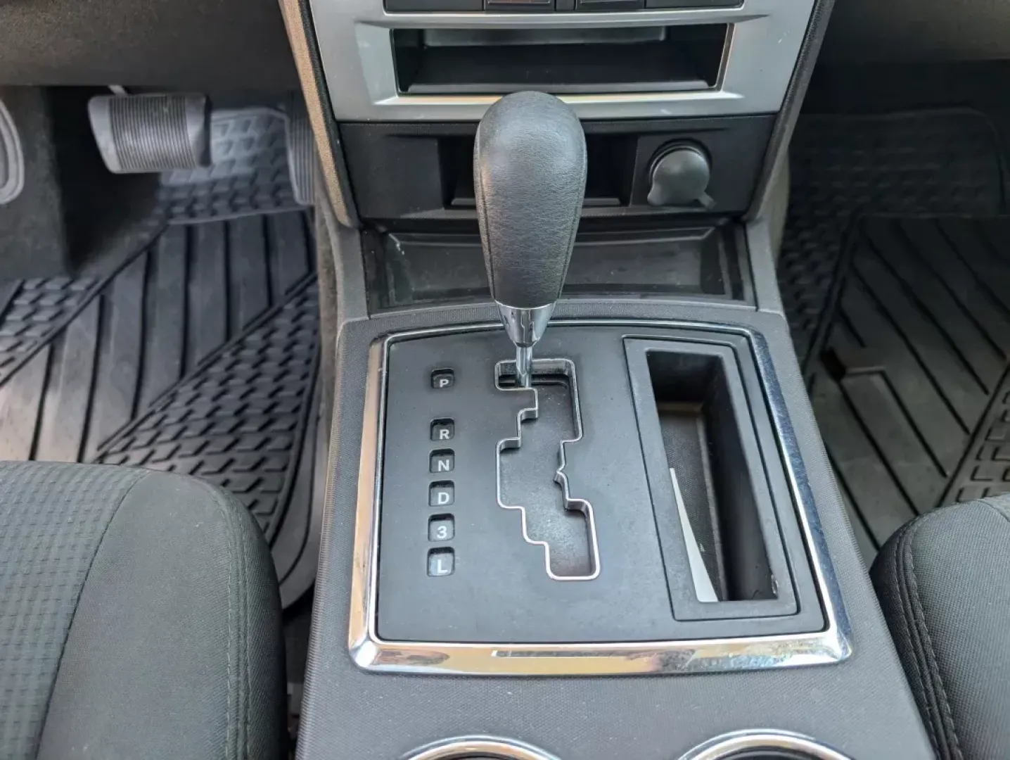2009 /Dark Slate Gray Dodge Charger SXT (2B3KA33V09H) with an HO Gas V6 3.5L/215 engine, 4-Speed Automatic transmission, located at 7000 Northlake Connector, Columbus, GA, 31904, (706) 987-8085, 32.524975, -84.978134 - 2009 Dodge Charger SXT - Photo#13