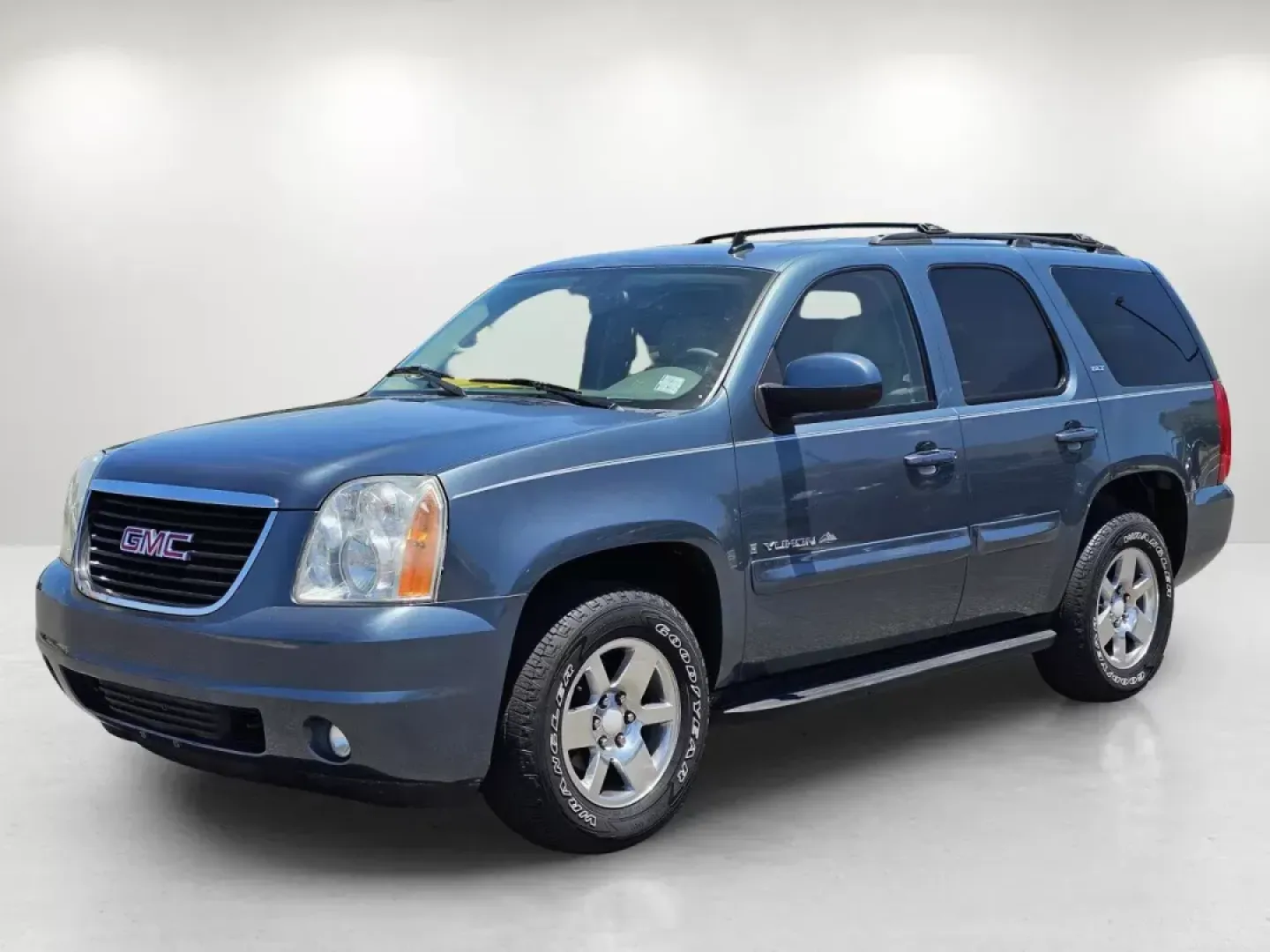 2009 /Light Titanium GMC Yukon SLT w/4SA (1GKEC33339R) with an Gas/Ethanol V8 5.3L/325 engine, 6-Speed Automatic w/OD transmission, located at 521 Old Farm Lane Rd, Prattville, AL, 36066, (334) 325-1505, 32.482460, -86.416367 - 2009 GMC Yukon SLT w/4SA - Photo#1