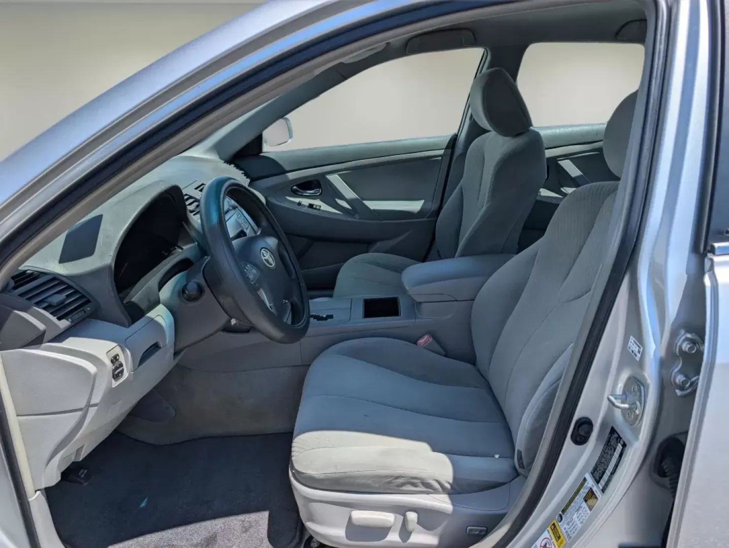 2009 Toyota Camry LE (4T1BE46K99U) with an Other engine, located at 1430 Gateway Drive, Opelika, AL, 36801, (334) 239-0944, 32.637871, -85.409790 - **Experience Comfort and Reliability with the 2009 Toyota Camry LE at Gils Auto**<br /> <br /> Are you searching for a dependable sedan that seamlessly fits your busy lifestyle? Look no further than the **2009 Toyota Camry LE**, available now at **Gils Auto**, located at **3959 U.S. 80 W, Phenix Cit - Photo#9