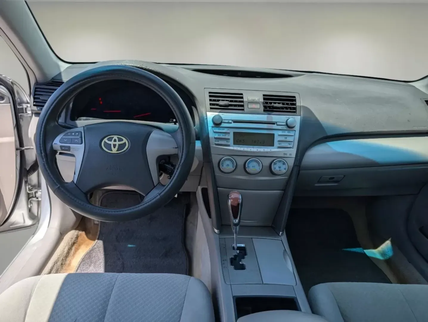 2009 Toyota Camry LE (4T1BE46K99U) with an Other engine, located at 1430 Gateway Drive, Opelika, AL, 36801, (334) 239-0944, 32.637871, -85.409790 - **Experience Comfort and Reliability with the 2009 Toyota Camry LE at Gils Auto**<br /> <br /> Are you searching for a dependable sedan that seamlessly fits your busy lifestyle? Look no further than the **2009 Toyota Camry LE**, available now at **Gils Auto**, located at **3959 U.S. 80 W, Phenix Cit - Photo#11