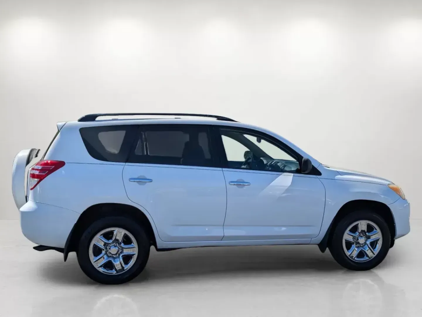 2009 Toyota RAV4 (JTMZF33V39D) with an Other engine, located at 3959 U.S. 80 W, Phenix City, AL, 36870, (334) 297-4885, 32.469296, -85.135185 - **Explore the Open Road in Style: 2009 Toyota RAV4 at Gils Auto!**<br /> <br /> Are you ready for your next adventure? Whether you're cruising through the scenic routes of Phenix City or embarking on weekend excursions with family, the 2009 Toyota RAV4 is the perfect companion for your lifestyle. Th - Photo#4