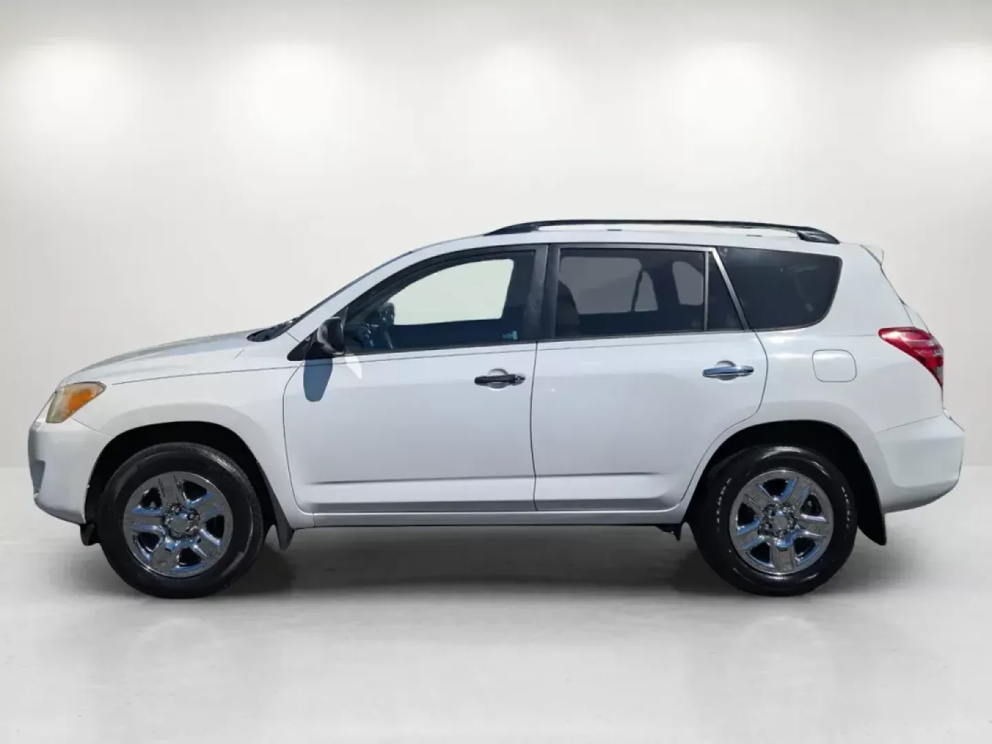 2009 Toyota RAV4 (JTMZF33V39D) with an Other engine, located at 3959 U.S. 80 W, Phenix City, AL, 36870, (334) 297-4885, 32.469296, -85.135185 - **Explore the Open Road in Style: 2009 Toyota RAV4 at Gils Auto!**<br /> <br /> Are you ready for your next adventure? Whether you're cruising through the scenic routes of Phenix City or embarking on weekend excursions with family, the 2009 Toyota RAV4 is the perfect companion for your lifestyle. Th - Photo#8