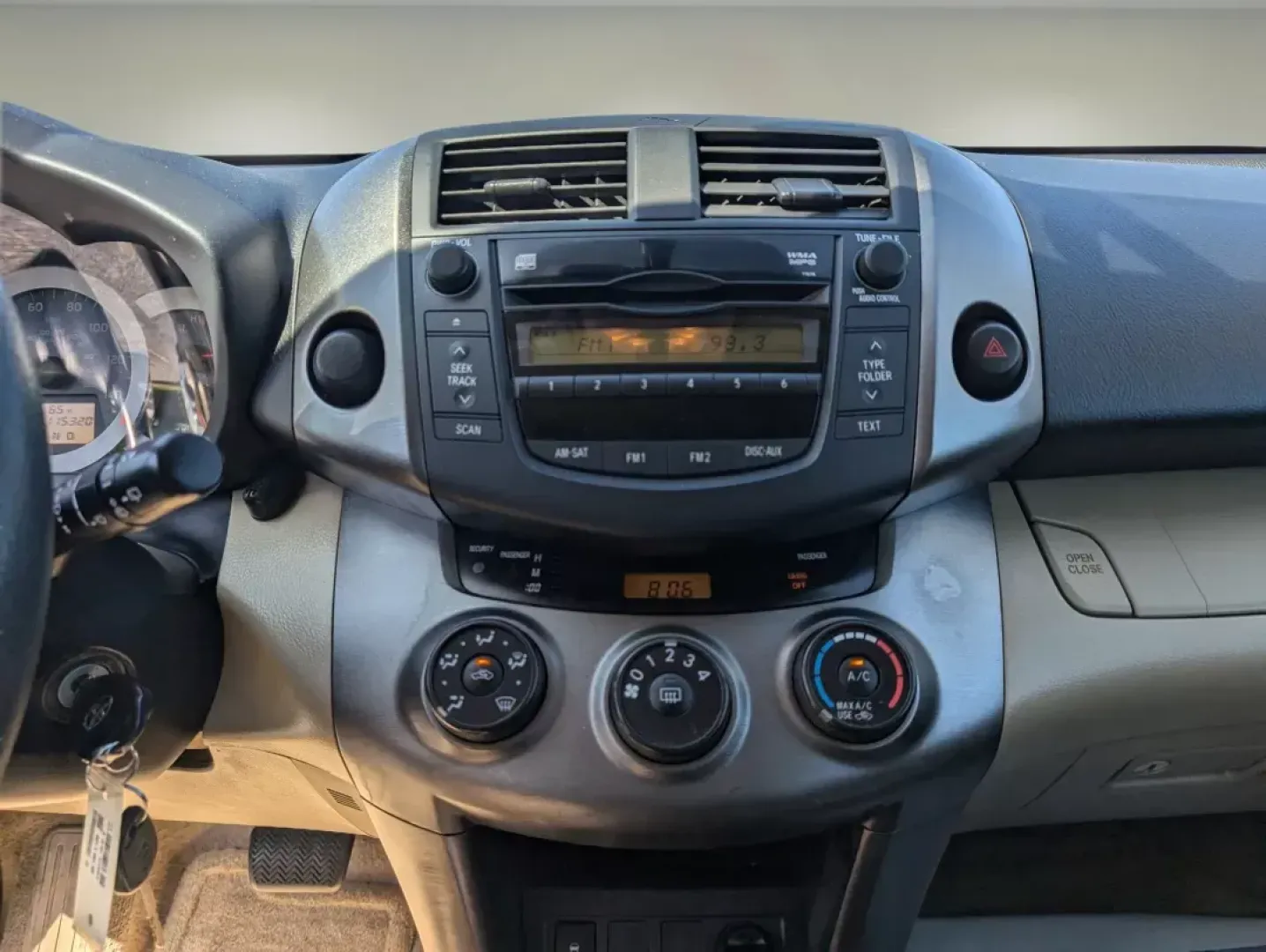 2009 Toyota RAV4 (JTMZF33V39D) with an Other engine, located at 3959 U.S. 80 W, Phenix City, AL, 36870, (334) 297-4885, 32.469296, -85.135185 - **Explore the Open Road in Style: 2009 Toyota RAV4 at Gils Auto!**<br /> <br /> Are you ready for your next adventure? Whether you're cruising through the scenic routes of Phenix City or embarking on weekend excursions with family, the 2009 Toyota RAV4 is the perfect companion for your lifestyle. Th - Photo#15
