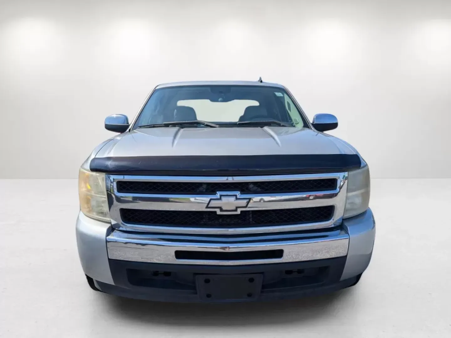 2010 /Light Titanium/Ebony Chevrolet Silverado 1500 LT (3GCRCSE01AG) with an Other engine, located at 3959 U.S. 80 W, Phenix City, AL, 36870, (334) 297-4885, 32.469296, -85.135185 - **Explore New Adventures with the 2010 Chevrolet Silverado 1500 LT at Gils Auto in Phenix City!**<br /> <br /> Are you ready to take your road trips and weekend adventures to the next level? The 2010 Chevrolet Silverado 1500 LT Crew Cab Pickup is the perfect companion for those who crave both reliab - Photo#2