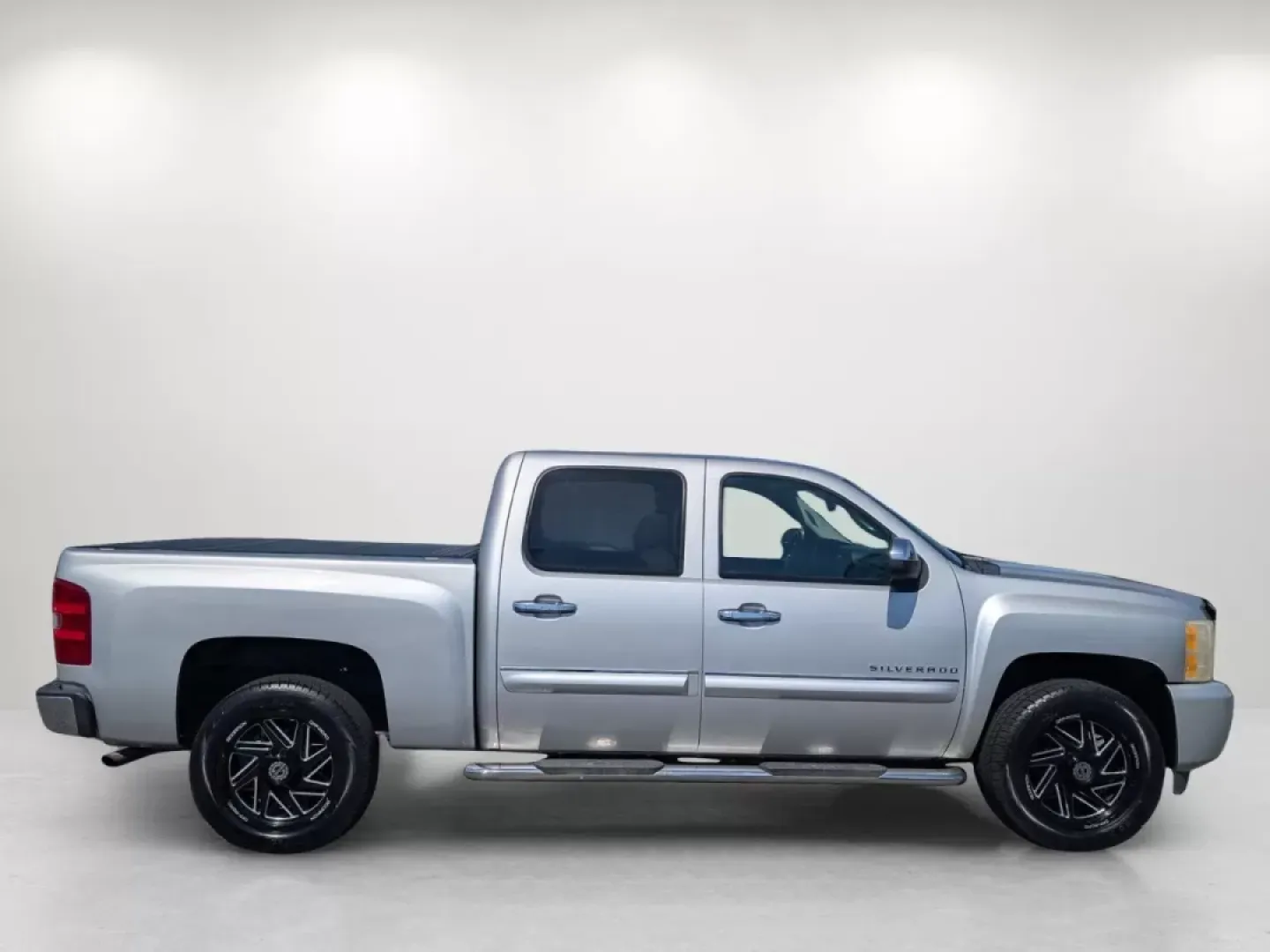 2010 /Light Titanium/Ebony Chevrolet Silverado 1500 LT (3GCRCSE01AG) with an Other engine, located at 3959 U.S. 80 W, Phenix City, AL, 36870, (334) 297-4885, 32.469296, -85.135185 - **Explore New Adventures with the 2010 Chevrolet Silverado 1500 LT at Gils Auto in Phenix City!**<br /> <br /> Are you ready to take your road trips and weekend adventures to the next level? The 2010 Chevrolet Silverado 1500 LT Crew Cab Pickup is the perfect companion for those who crave both reliab - Photo#4