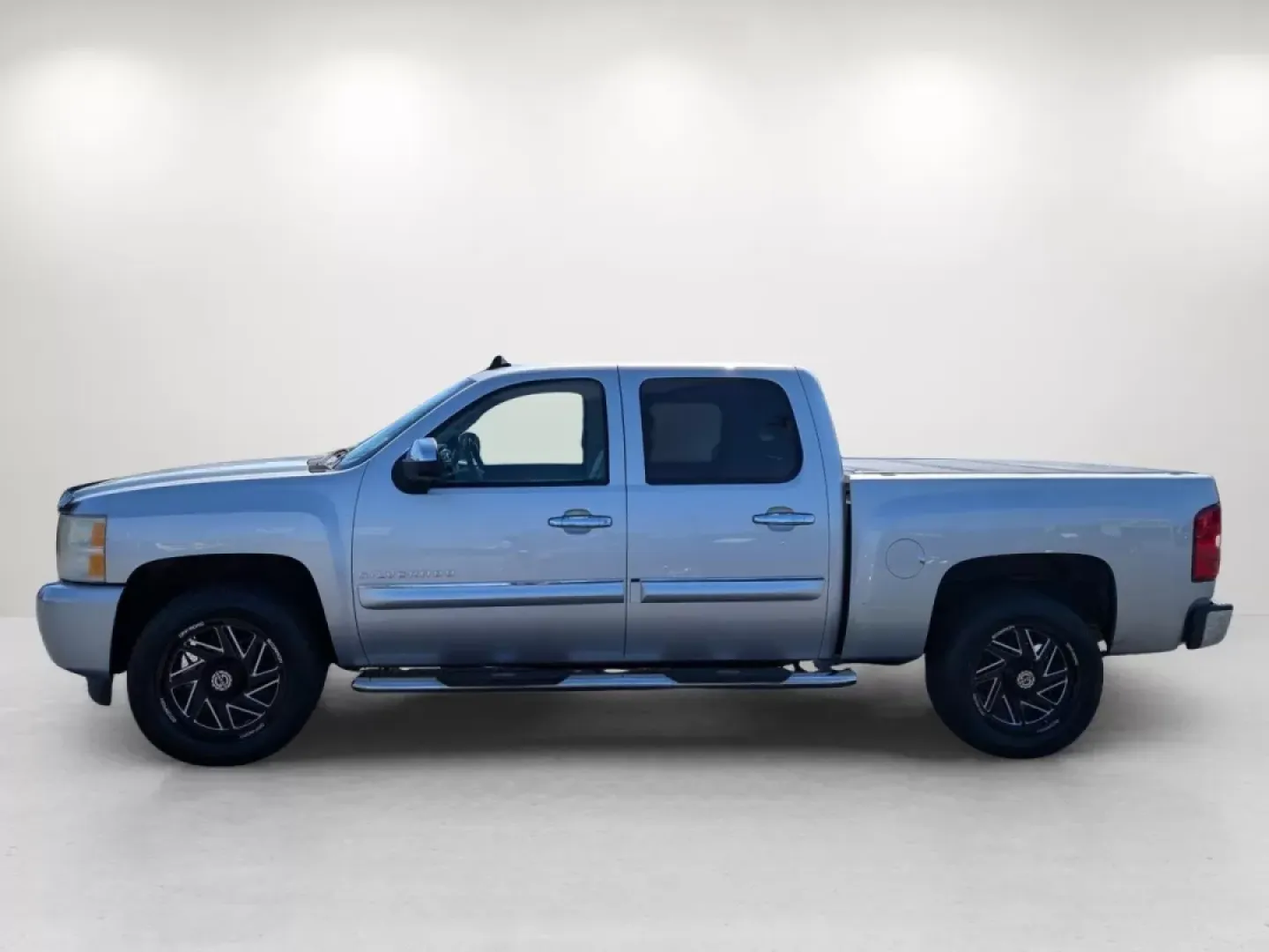 2010 /Light Titanium/Ebony Chevrolet Silverado 1500 LT (3GCRCSE01AG) with an Other engine, located at 3959 U.S. 80 W, Phenix City, AL, 36870, (334) 297-4885, 32.469296, -85.135185 - **Explore New Adventures with the 2010 Chevrolet Silverado 1500 LT at Gils Auto in Phenix City!**<br /> <br /> Are you ready to take your road trips and weekend adventures to the next level? The 2010 Chevrolet Silverado 1500 LT Crew Cab Pickup is the perfect companion for those who crave both reliab - Photo#8