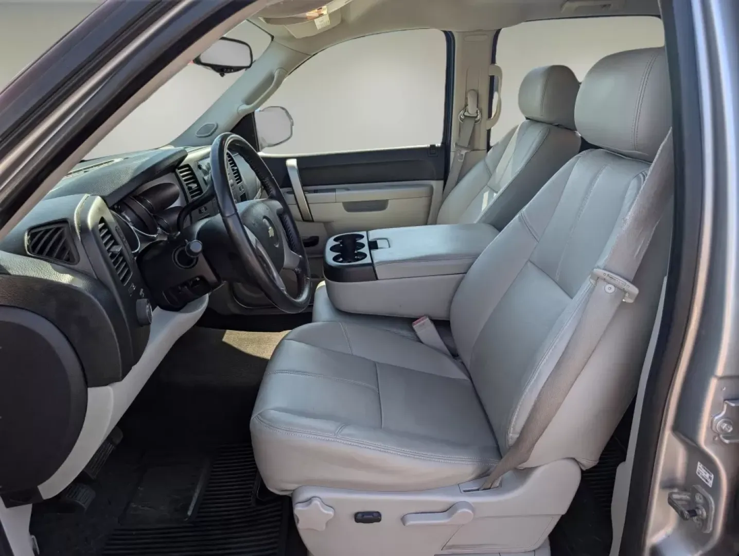 2010 /Light Titanium/Ebony Chevrolet Silverado 1500 LT (3GCRCSE01AG) with an Other engine, located at 3959 U.S. 80 W, Phenix City, AL, 36870, (334) 297-4885, 32.469296, -85.135185 - **Explore New Adventures with the 2010 Chevrolet Silverado 1500 LT at Gils Auto in Phenix City!**<br /> <br /> Are you ready to take your road trips and weekend adventures to the next level? The 2010 Chevrolet Silverado 1500 LT Crew Cab Pickup is the perfect companion for those who crave both reliab - Photo#10