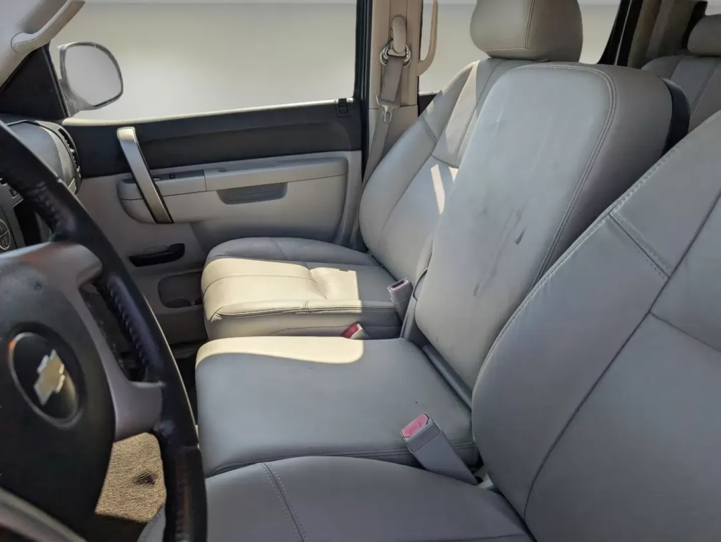 2010 /Light Titanium/Ebony Chevrolet Silverado 1500 LT (3GCRCSE01AG) with an Other engine, located at 3959 U.S. 80 W, Phenix City, AL, 36870, (334) 297-4885, 32.469296, -85.135185 - **Explore New Adventures with the 2010 Chevrolet Silverado 1500 LT at Gils Auto in Phenix City!**<br /> <br /> Are you ready to take your road trips and weekend adventures to the next level? The 2010 Chevrolet Silverado 1500 LT Crew Cab Pickup is the perfect companion for those who crave both reliab - Photo#11