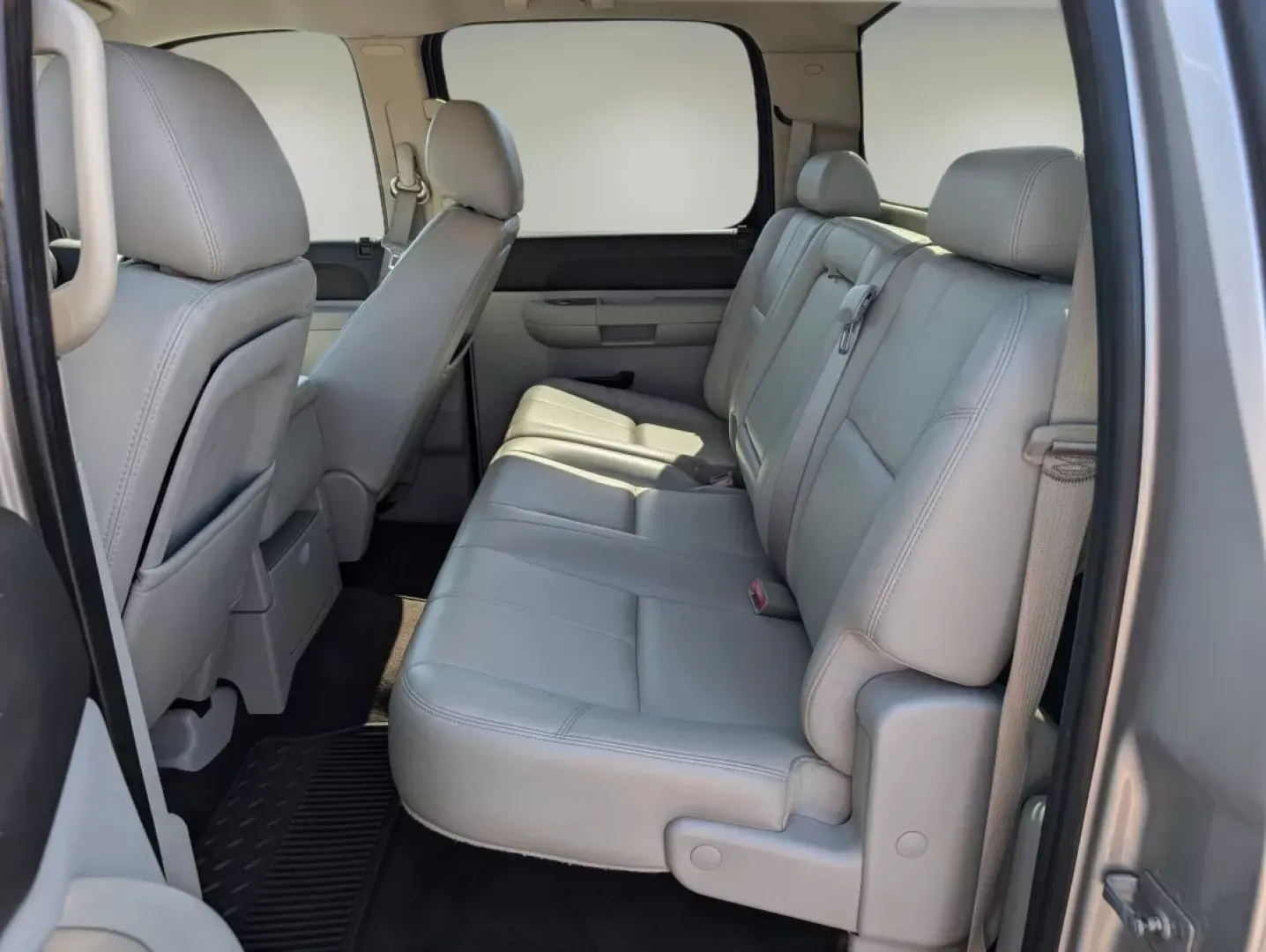 2010 /Light Titanium/Ebony Chevrolet Silverado 1500 LT (3GCRCSE01AG) with an Other engine, located at 3959 U.S. 80 W, Phenix City, AL, 36870, (334) 297-4885, 32.469296, -85.135185 - **Explore New Adventures with the 2010 Chevrolet Silverado 1500 LT at Gils Auto in Phenix City!**<br /> <br /> Are you ready to take your road trips and weekend adventures to the next level? The 2010 Chevrolet Silverado 1500 LT Crew Cab Pickup is the perfect companion for those who crave both reliab - Photo#12