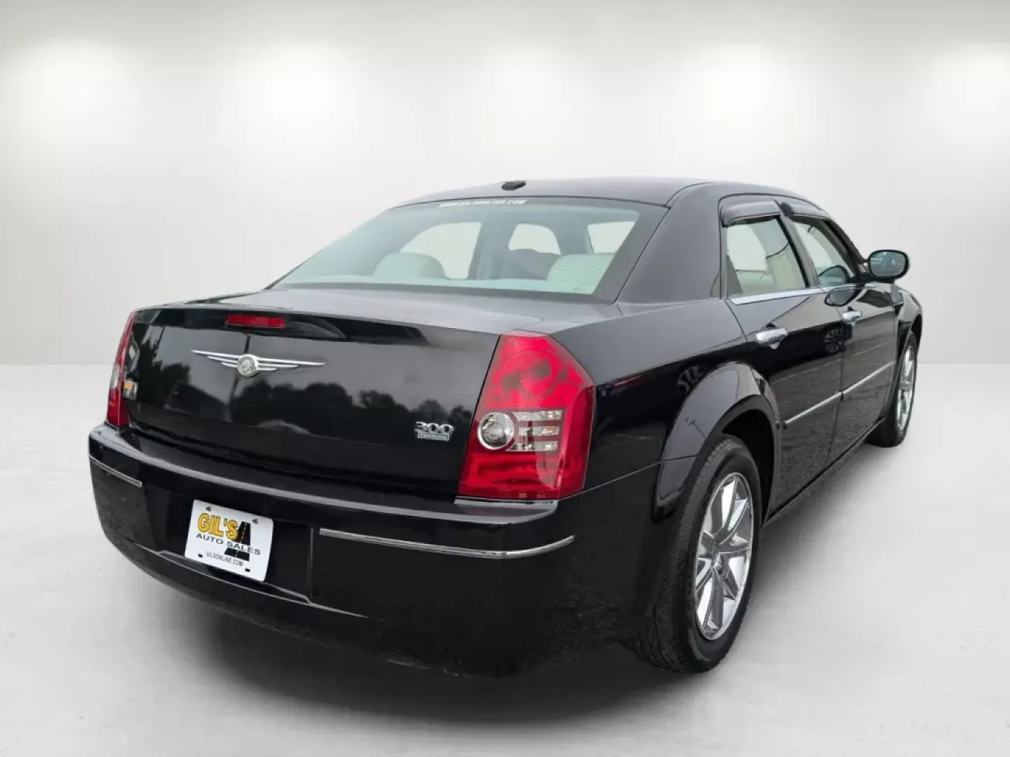 2010 /Dark Khaki/Light Gray Stone Chrysler 300 Touring Signature (2C3CA5CV4AH) with an Other engine, located at 1430 Gateway Drive, Opelika, AL, 36801, (334) 239-0944, 32.637871, -85.409790 - **Drive in Style with the 2010 Chrysler 300 Touring Signature Perfect for Daily Commutes or Weekend Getaways!**<br /> <br /> Are you on the hunt for a vehicle that combines sophistication, comfort, and reliability? Look no further than the stunning 2010 Chrysler 300 Touring Signature, now available - Photo#4