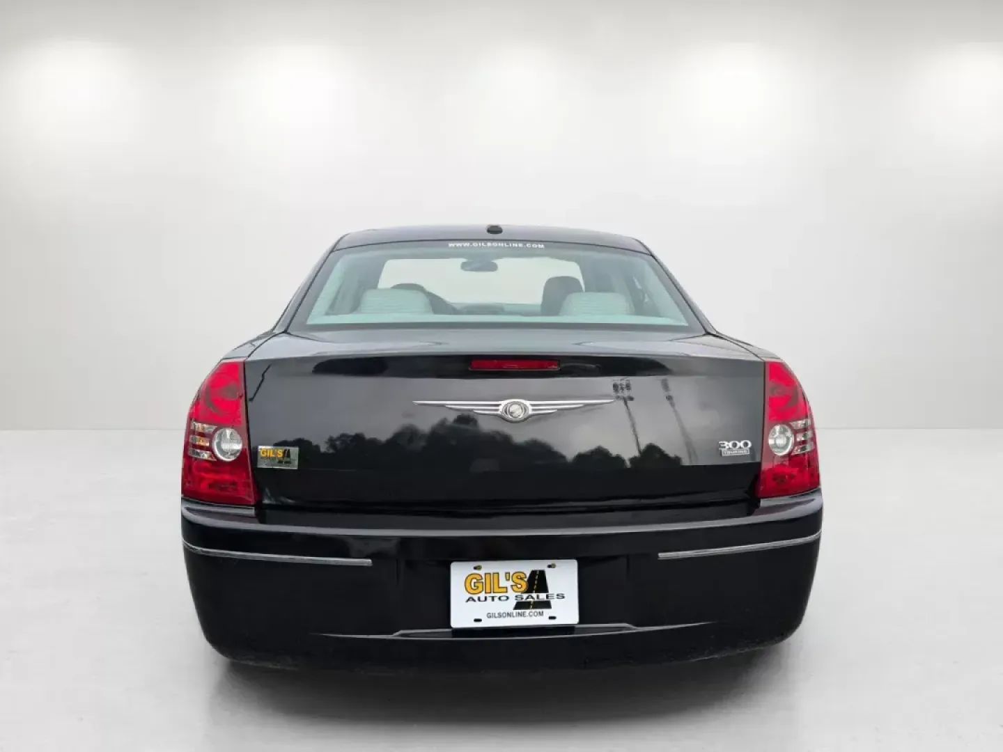 2010 /Dark Khaki/Light Gray Stone Chrysler 300 Touring Signature (2C3CA5CV4AH) with an Other engine, located at 1430 Gateway Drive, Opelika, AL, 36801, (334) 239-0944, 32.637871, -85.409790 - **Drive in Style with the 2010 Chrysler 300 Touring Signature Perfect for Daily Commutes or Weekend Getaways!**<br /> <br /> Are you on the hunt for a vehicle that combines sophistication, comfort, and reliability? Look no further than the stunning 2010 Chrysler 300 Touring Signature, now available - Photo#5