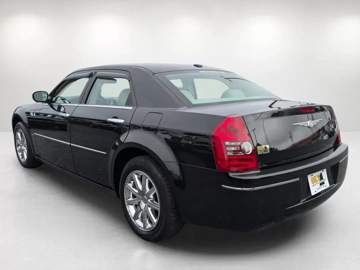 2010 /Dark Khaki/Light Gray Stone Chrysler 300 Touring Signature (2C3CA5CV4AH) with an Other engine, located at 1430 Gateway Drive, Opelika, AL, 36801, (334) 239-0944, 32.637871, -85.409790 - **Drive in Style with the 2010 Chrysler 300 Touring Signature Perfect for Daily Commutes or Weekend Getaways!**<br /> <br /> Are you on the hunt for a vehicle that combines sophistication, comfort, and reliability? Look no further than the stunning 2010 Chrysler 300 Touring Signature, now available - Photo#6