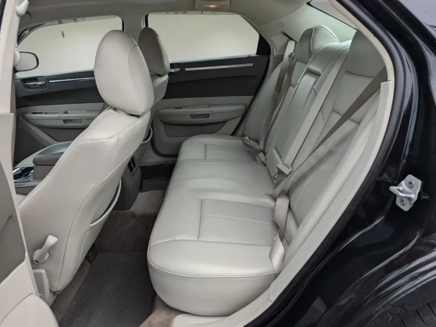 2010 /Dark Khaki/Light Gray Stone Chrysler 300 Touring Signature (2C3CA5CV4AH) with an Other engine, located at 1430 Gateway Drive, Opelika, AL, 36801, (334) 239-0944, 32.637871, -85.409790 - **Drive in Style with the 2010 Chrysler 300 Touring Signature Perfect for Daily Commutes or Weekend Getaways!**<br /> <br /> Are you on the hunt for a vehicle that combines sophistication, comfort, and reliability? Look no further than the stunning 2010 Chrysler 300 Touring Signature, now available - Photo#10