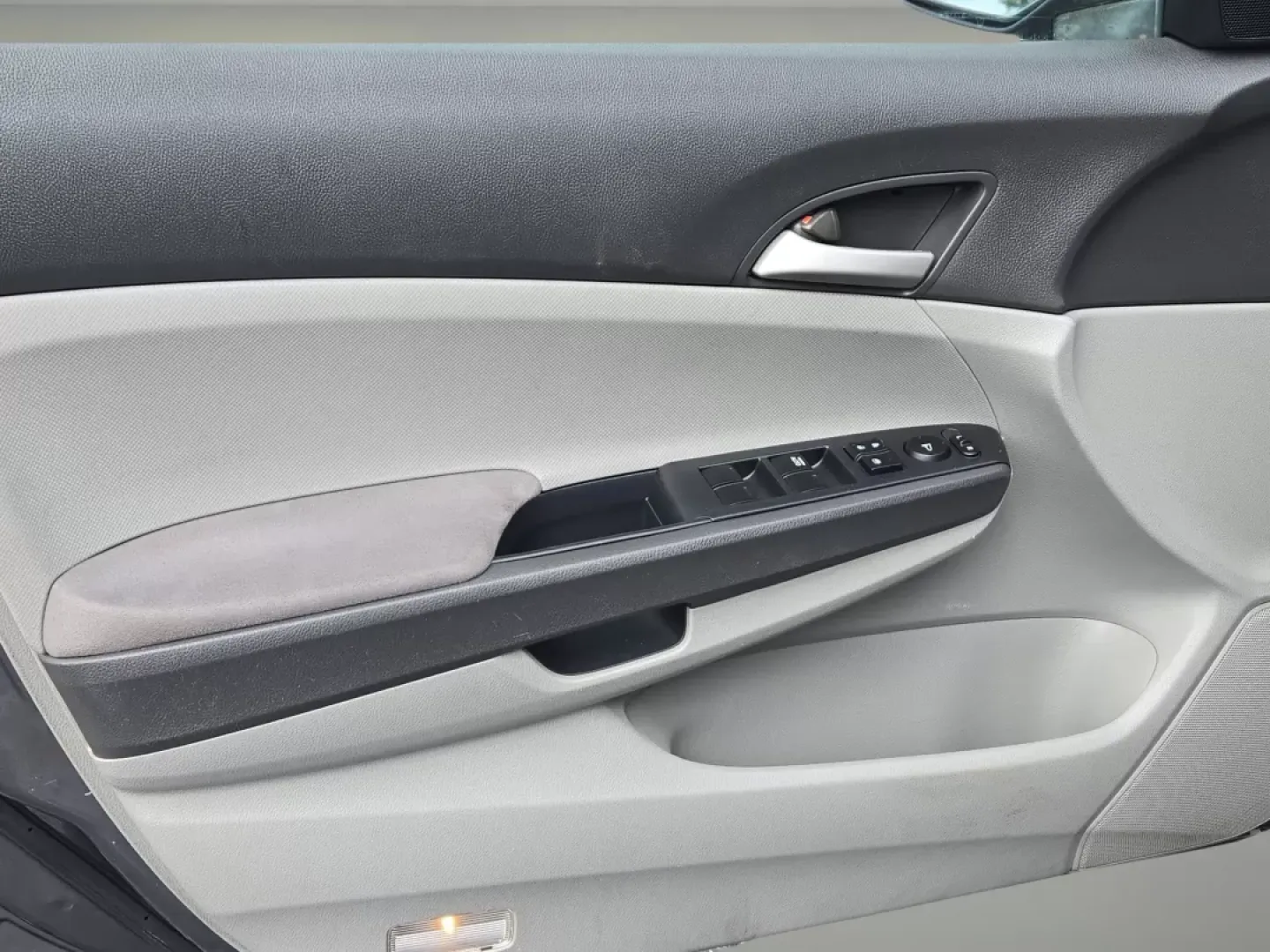 2010 Honda Accord Sdn LX (1HGCP2F3XAA) with an Other engine, located at 1430 Gateway Drive, Opelika, AL, 36801, (334) 239-0944, 32.637871, -85.409790 - **Discover Your Next Adventure with the 2010 Honda Accord LX Perfect for Your Daily Drive!**<br /> <br /> Are you searching for a reliable and stylish sedan that fits your active lifestyle? Look no further! Gils Auto in Phenix City, AL, has the ideal vehicle for you: the 2010 Honda Accord LX. Wheth - Photo#9