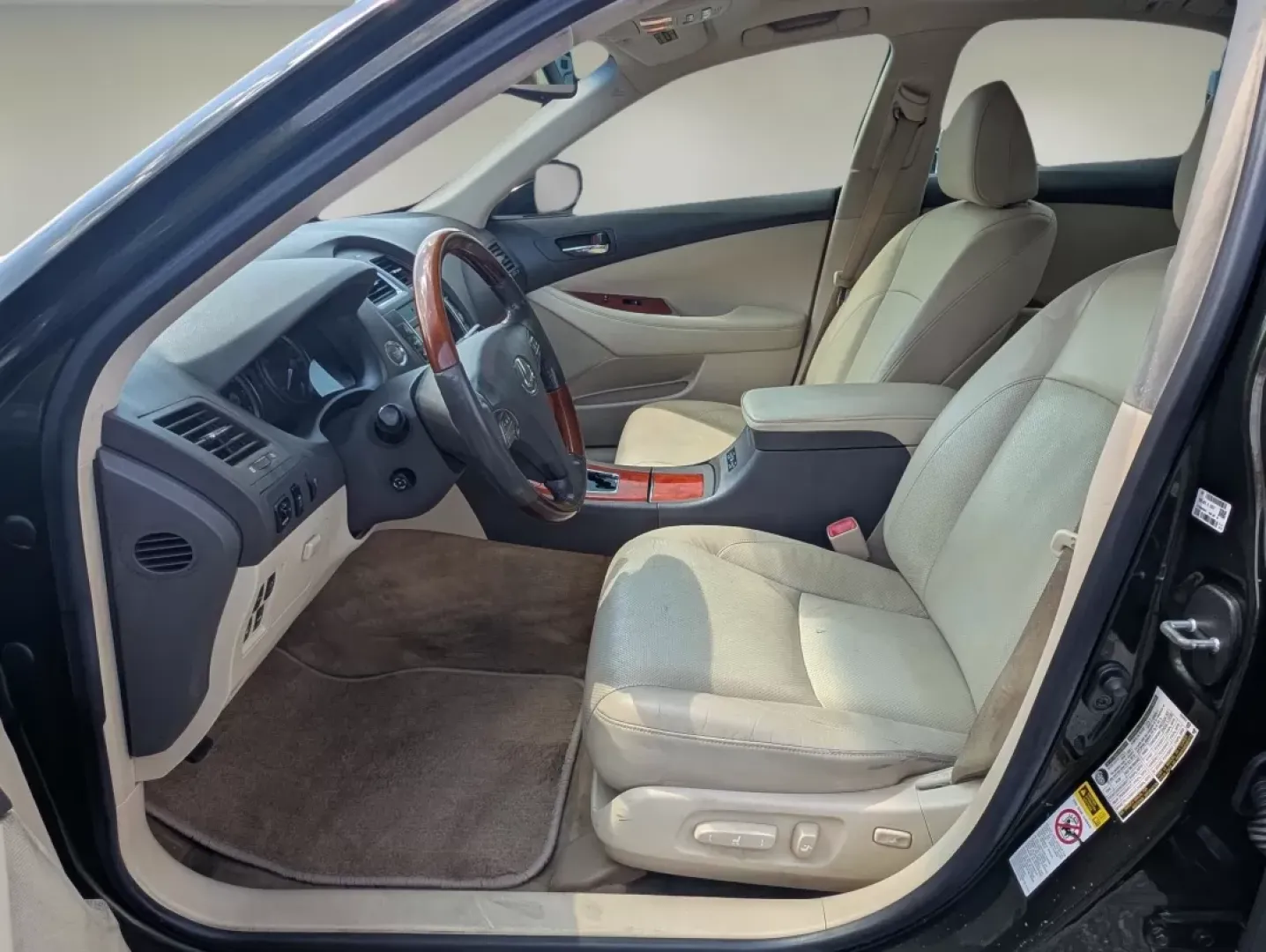 2010 Lexus ES 350 (JTHBK1EG1A2) with an Other engine, located at 3959 U.S. 80 W, Phenix City, AL, 36870, (334) 297-4885, 32.469296, -85.135185 - **Elevate Your Commute with Luxury: 2010 Lexus ES 350 at Gils Auto!**<br /> <br /> Are you ready to transform your daily drive into a luxurious experience? The stunning 2010 Lexus ES 350 is perfect for those who crave style, comfort, and advanced technology while navigating the busy streets of Pheni - Photo#9