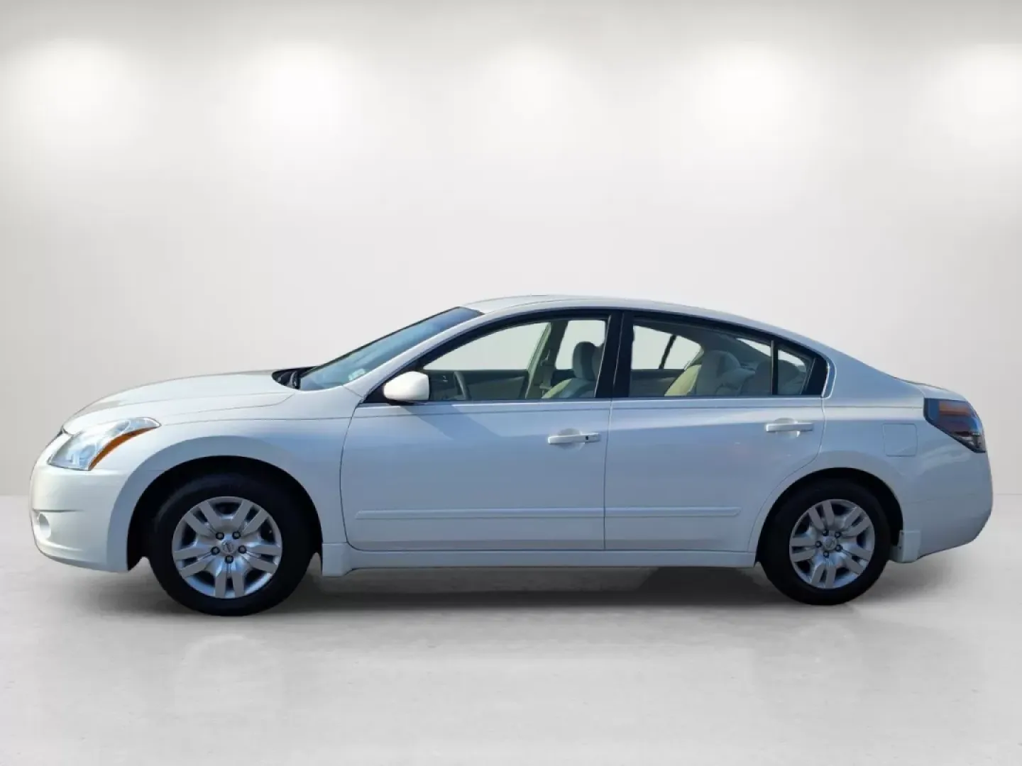 2010 /Blonde Nissan Altima 2.5 S (1N4AL2AP3AC) with an Other engine, located at 3959 U.S. 80 W, Phenix City, AL, 36870, (334) 297-4885, 32.469296, -85.135185 - Discover the perfect blend of style, comfort, and reliability with the 2010 Nissan Altima 2.5 S, now available at Gils Auto in Phenix City, AL. Whether you're a daily commuter navigating the bustling streets of downtown or a family looking for a dependable vehicle to embark on weekend adventures, th - Photo#7