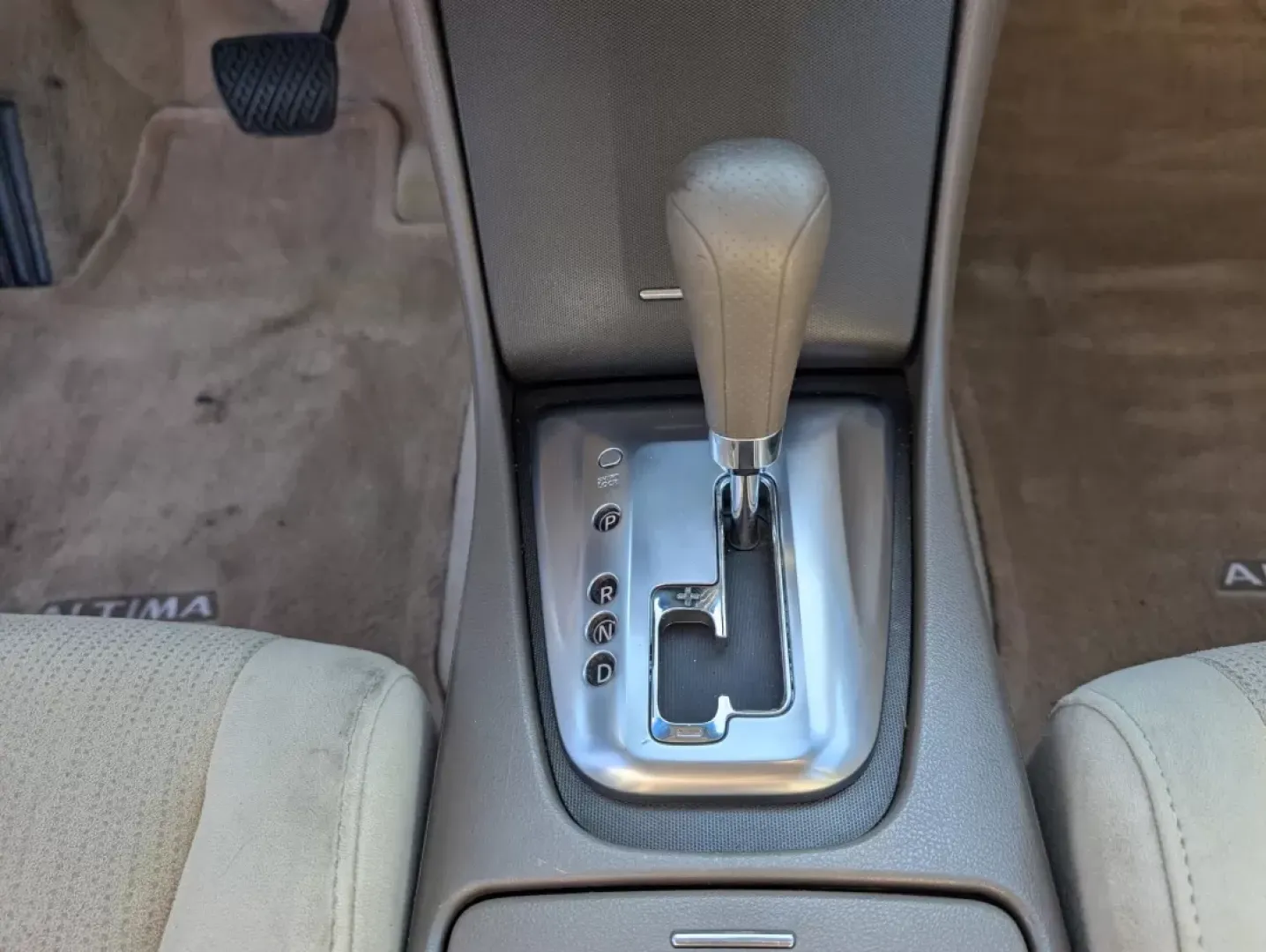 2010 /Blonde Nissan Altima 2.5 S (1N4AL2AP3AC) with an Other engine, located at 3959 U.S. 80 W, Phenix City, AL, 36870, (334) 297-4885, 32.469296, -85.135185 - Discover the perfect blend of style, comfort, and reliability with the 2010 Nissan Altima 2.5 S, now available at Gils Auto in Phenix City, AL. Whether you're a daily commuter navigating the bustling streets of downtown or a family looking for a dependable vehicle to embark on weekend adventures, th - Photo#13