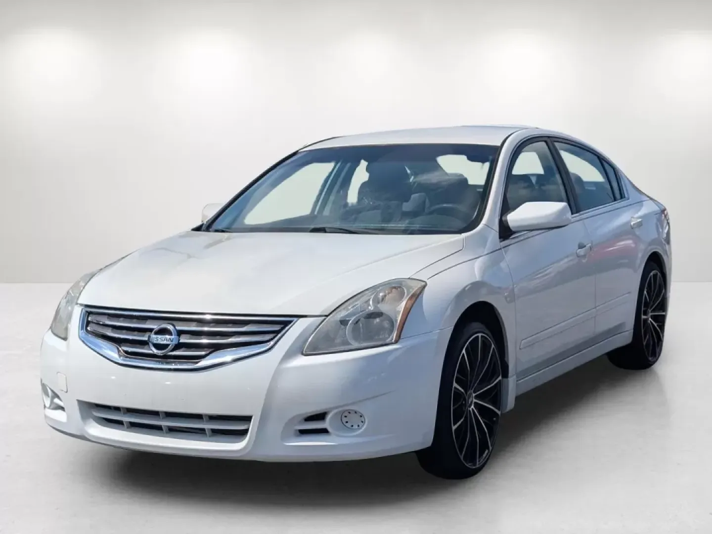 2010 Winter Frost Pearl /Charcoal Nissan Altima 2.5 S (1N4AL2AP9AN) with an Other engine, located at 521 Old Farm Lane Rd, Prattville, AL, 36066, (334) 325-1505, 32.482460, -86.416367 - Discover the perfect blend of style, comfort, and affordability with this 2010 Nissan Altima 2.5 S, ideal for budget-conscious buyers searching for a reliable sedan that fits seamlessly into their busy lifestyles. Whether you're commuting to work, running errands around Phenix City, or embarking on - Photo#1