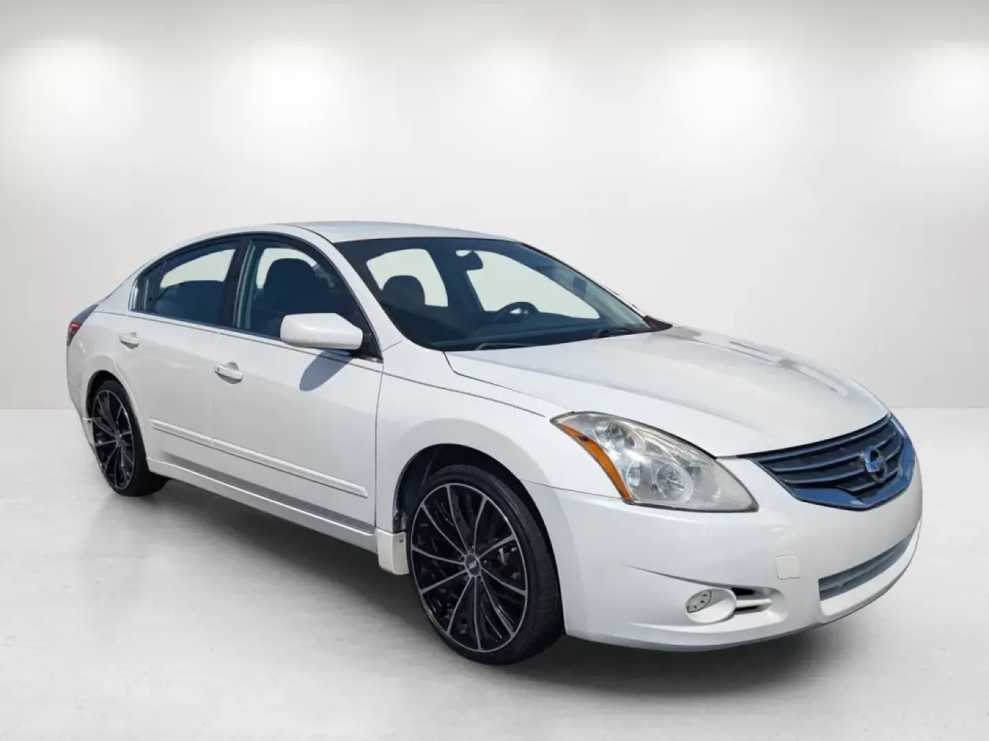 2010 Winter Frost Pearl /Charcoal Nissan Altima 2.5 S (1N4AL2AP9AN) with an Other engine, located at 521 Old Farm Lane Rd, Prattville, AL, 36066, (334) 325-1505, 32.482460, -86.416367 - Discover the perfect blend of style, comfort, and affordability with this 2010 Nissan Altima 2.5 S, ideal for budget-conscious buyers searching for a reliable sedan that fits seamlessly into their busy lifestyles. Whether you're commuting to work, running errands around Phenix City, or embarking on - Photo#3