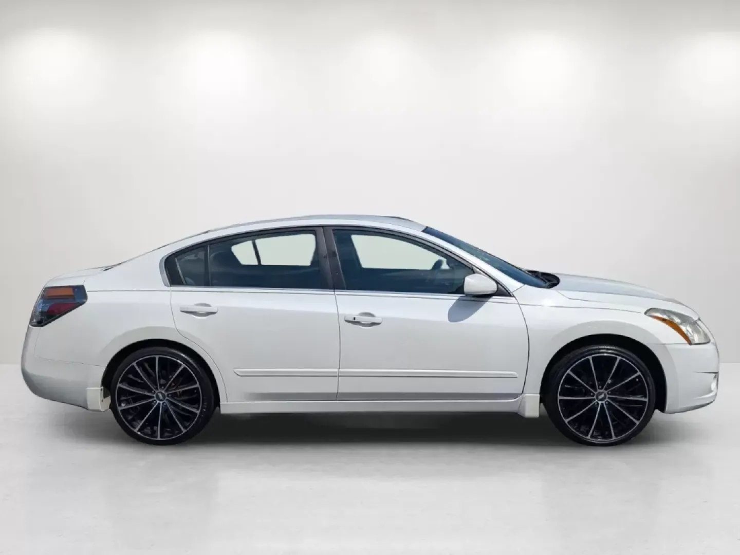 2010 Winter Frost Pearl /Charcoal Nissan Altima 2.5 S (1N4AL2AP9AN) with an Other engine, located at 521 Old Farm Lane Rd, Prattville, AL, 36066, (334) 325-1505, 32.482460, -86.416367 - Discover the perfect blend of style, comfort, and affordability with this 2010 Nissan Altima 2.5 S, ideal for budget-conscious buyers searching for a reliable sedan that fits seamlessly into their busy lifestyles. Whether you're commuting to work, running errands around Phenix City, or embarking on - Photo#4