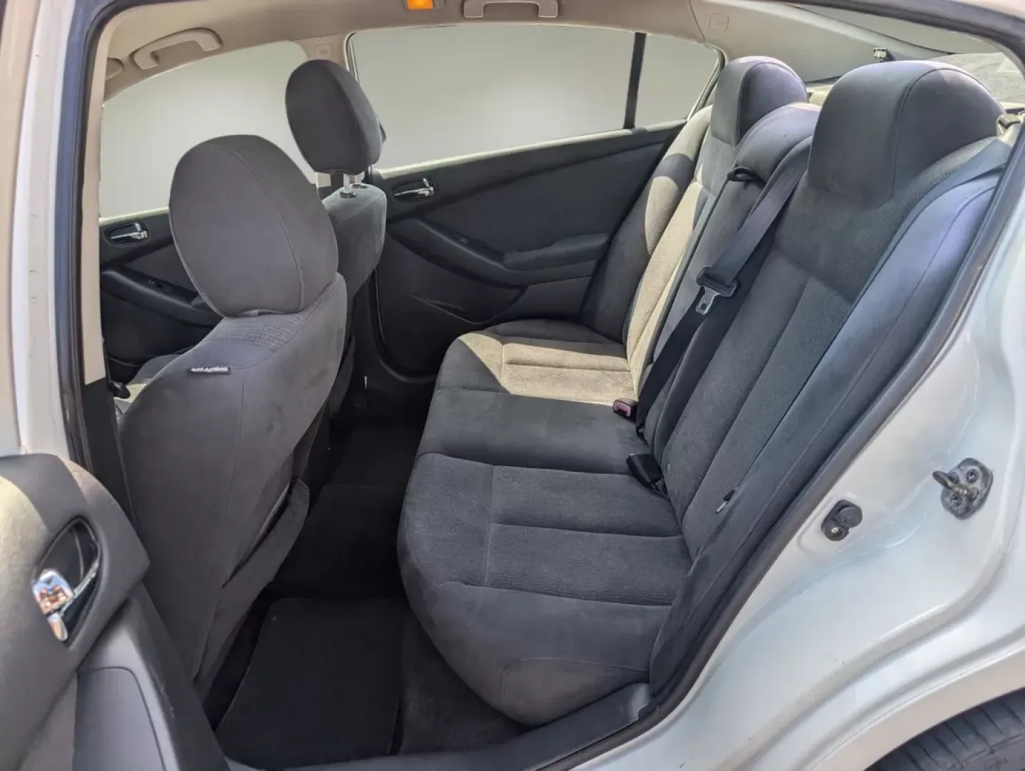 2010 Winter Frost Pearl /Charcoal Nissan Altima 2.5 S (1N4AL2AP9AN) with an Other engine, located at 521 Old Farm Lane Rd, Prattville, AL, 36066, (334) 325-1505, 32.482460, -86.416367 - Discover the perfect blend of style, comfort, and affordability with this 2010 Nissan Altima 2.5 S, ideal for budget-conscious buyers searching for a reliable sedan that fits seamlessly into their busy lifestyles. Whether you're commuting to work, running errands around Phenix City, or embarking on - Photo#11