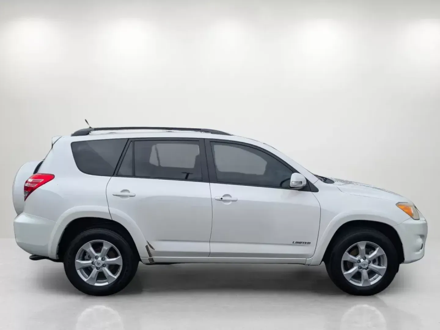 2010 Toyota RAV4 Ltd (2T3YK4DV0AW) with an Gas V6 3.5L/211 engine, 5-Speed Automatic w/OD transmission, located at 1430 Gateway Drive, Opelika, AL, 36801, (334) 239-0944, 32.637871, -85.409790 - **Explore the Open Road with the 2010 Toyota RAV4 from Gils Auto - Opelika**<br /> <br /> Are you ready for your next adventure? Imagine cruising down the picturesque roads of Alabama, discovering hidden gems around Opelika, AL. Whether you're taking the family on a weekend getaway or commuting to w - Photo#3