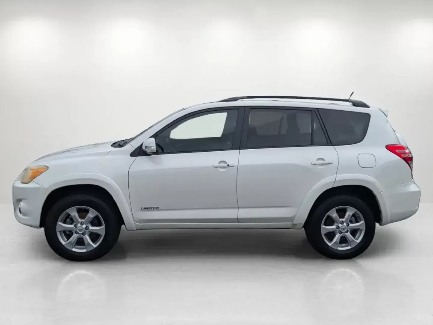2010 Toyota RAV4 Ltd (2T3YK4DV0AW) with an Gas V6 3.5L/211 engine, 5-Speed Automatic w/OD transmission, located at 1430 Gateway Drive, Opelika, AL, 36801, (334) 239-0944, 32.637871, -85.409790 - **Explore the Open Road with the 2010 Toyota RAV4 from Gils Auto - Opelika**<br /> <br /> Are you ready for your next adventure? Imagine cruising down the picturesque roads of Alabama, discovering hidden gems around Opelika, AL. Whether you're taking the family on a weekend getaway or commuting to w - Photo#7