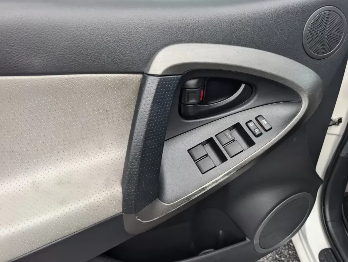 2010 Toyota RAV4 Ltd (2T3YK4DV0AW) with an Gas V6 3.5L/211 engine, 5-Speed Automatic w/OD transmission, located at 1430 Gateway Drive, Opelika, AL, 36801, (334) 239-0944, 32.637871, -85.409790 - **Explore the Open Road with the 2010 Toyota RAV4 from Gils Auto - Opelika**<br /> <br /> Are you ready for your next adventure? Imagine cruising down the picturesque roads of Alabama, discovering hidden gems around Opelika, AL. Whether you're taking the family on a weekend getaway or commuting to w - Photo#8