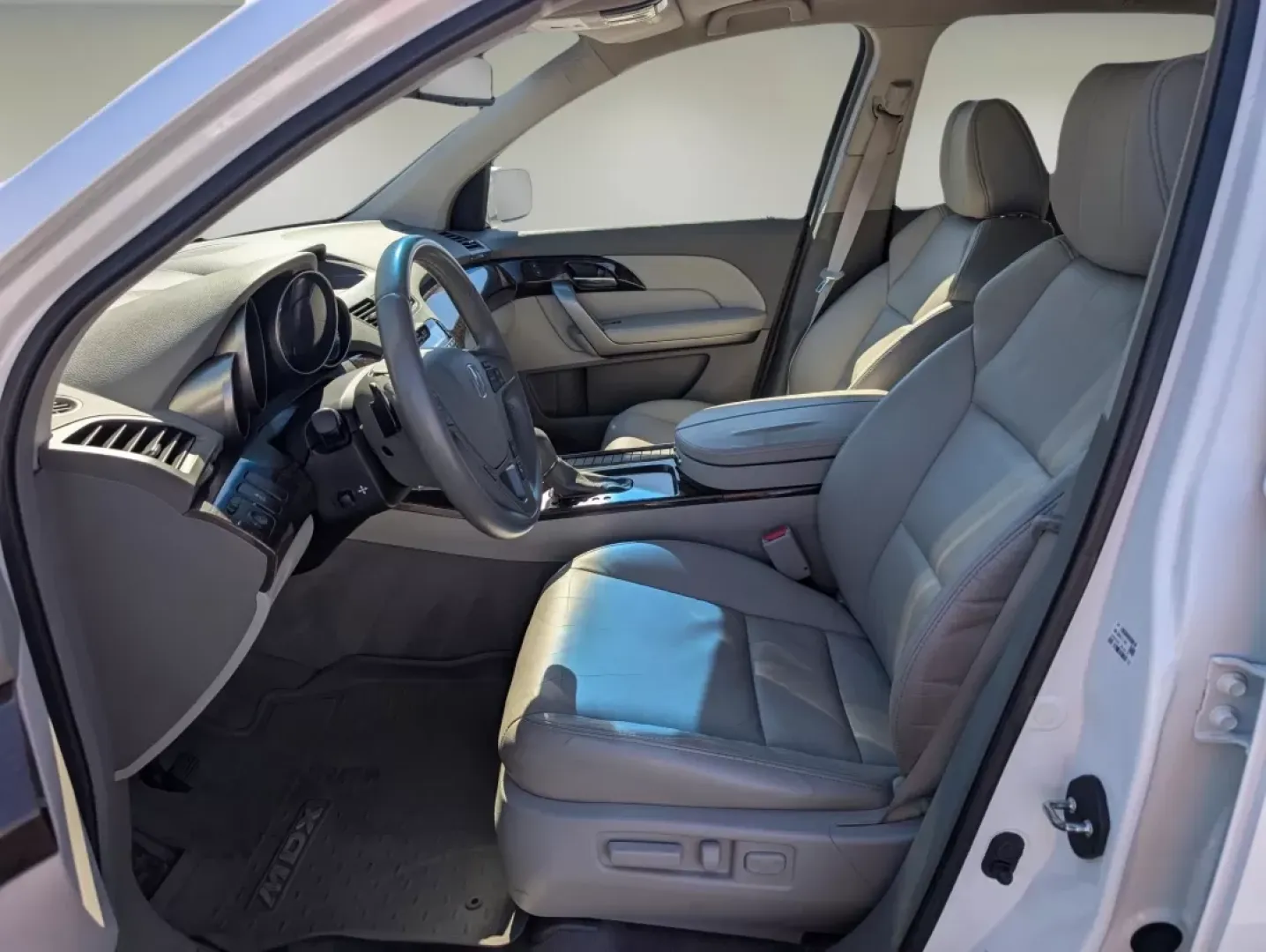 2011 Acura MDX (2HNYD2H23BH) with an Other engine, located at 804 22nd Ave, Phenix City, AL, 36870, (334) 297-1860, 32.484749, -85.024475 - **Discover Adventurous Living with the 2011 Acura MDX at Gils Auto - Phenix City!**<br /> <br /> Are you searching for the perfect blend of luxury, versatility, and performance in your next vehicle? Look no further! The 2011 Acura MDX is your ticket to unforgettable family road trips, weekend advent - Photo#9