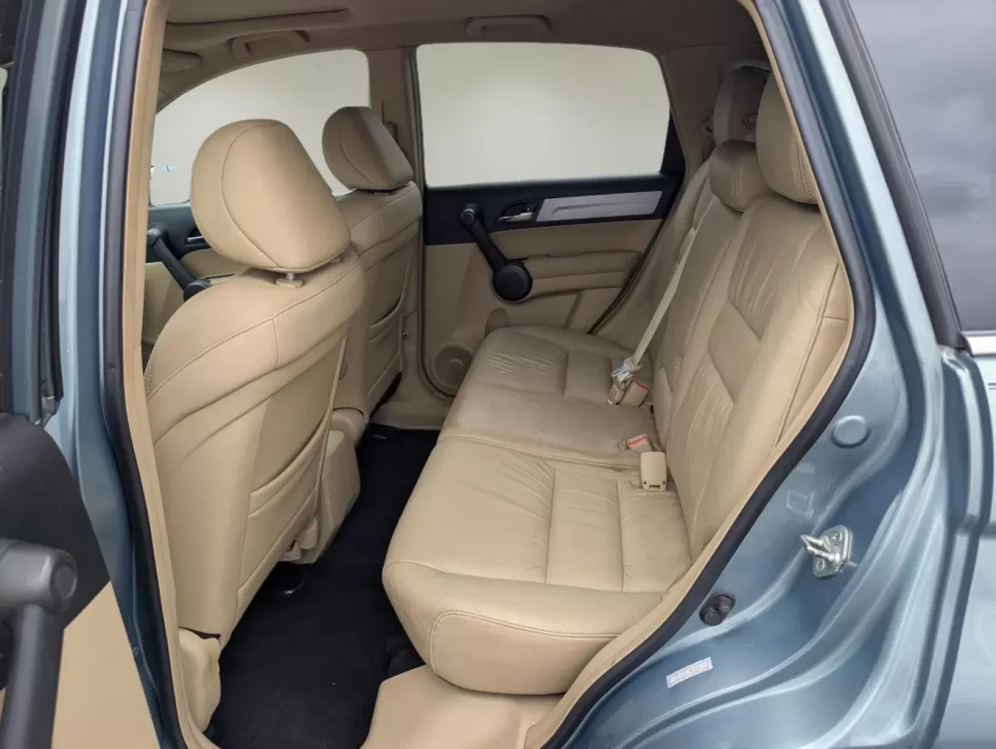 2011 Honda CR-V EX-L (5J6RE4H7XBL) with an Other engine, located at 7000 Northlake Connector, Columbus, GA, 31904, (706) 987-8085, 32.524975, -84.978134 - Are you in the market for a reliable SUV that can handle family adventures, weekend getaways, or long commutes with ease? Look no further than this stunning 2011 Honda CR-V EX-L, now available at Gils Auto in Phenix City, AL. With its spacious interior, advanced safety features, and impressive fuel - Photo#10