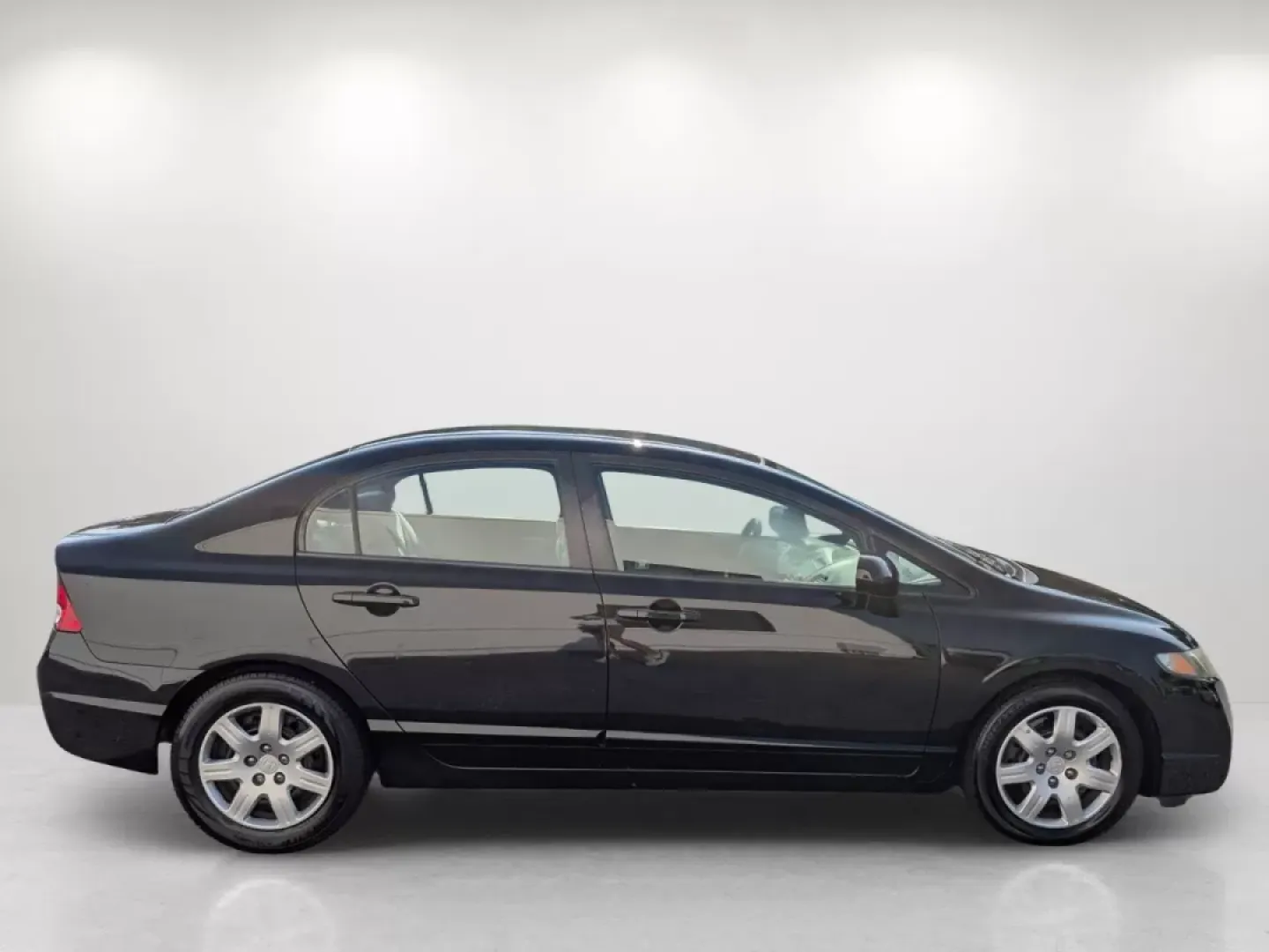 2011 Honda Civic Sdn LX (19XFA1F50BE) with an Other engine, located at 1430 Gateway Drive, Opelika, AL, 36801, (334) 239-0944, 32.637871, -85.409790 - **Discover Your Perfect Commuter Companion: 2011 Honda Civic LX at Gils Auto in Phenix City!**<br /> <br /> Are you on the hunt for a reliable, efficient, and stylish vehicle to enhance your daily commute or weekend adventures? Look no further! The 2011 Honda Civic LX, available at Gils Auto in Phen - Photo#3