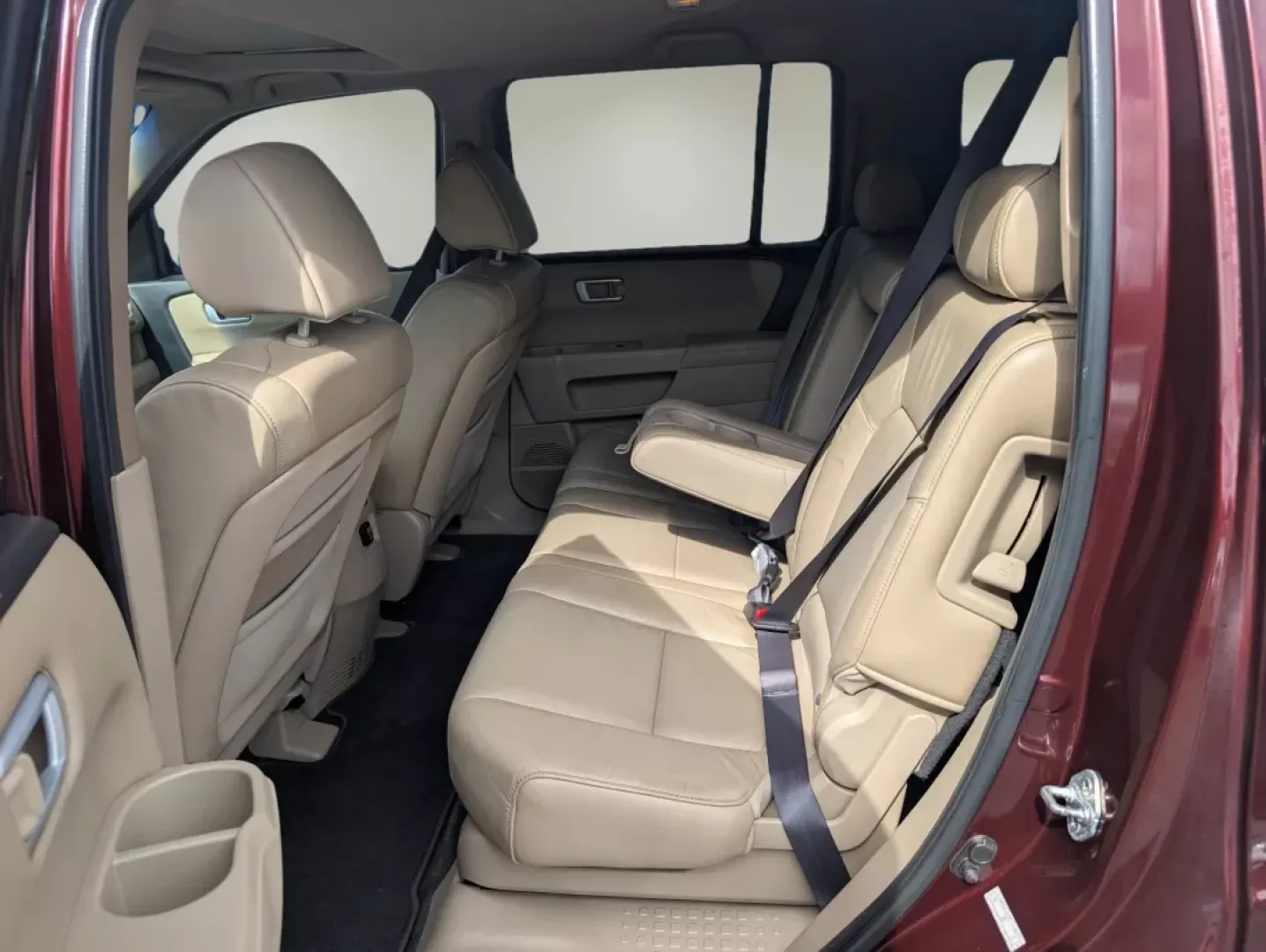 2011 Honda Pilot EX-L (5FNYF3H53BB) with an Other engine, located at 1430 Gateway Drive, Opelika, AL, 36801, (334) 239-0944, 32.637871, -85.409790 - Are you ready to elevate your family adventures or tackle those long commutes with ease? Look no further than this stunning 2011 Honda Pilot EX-L, available now at Gils Auto in Phenix City, AL. This spacious SUV is perfect for growing families and weekend explorers alike, offering comfort, safety, a - Photo#10