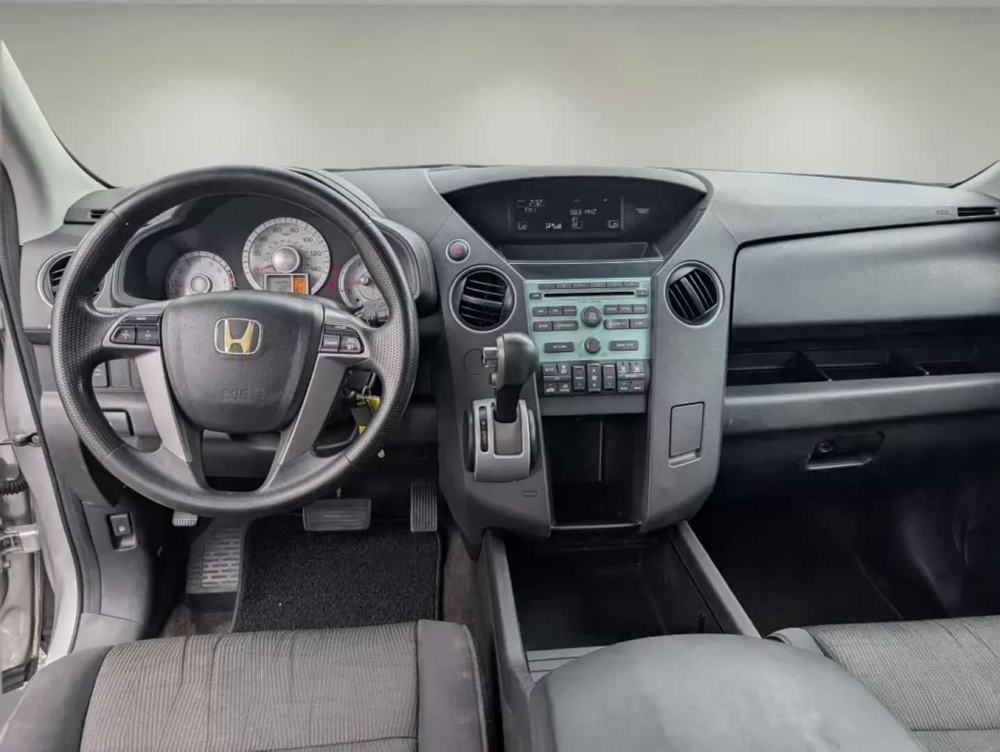 2011 Honda Pilot EX (5FNYF3H40BB) with an Other engine, located at 1430 Gateway Drive, Opelika, AL, 36801, (334) 239-0944, 32.637871, -85.409790 - **Discover Your Next Adventure with the 2011 Honda Pilot EX at Gils Auto - Opelika!**<br /> <br /> Are you seeking a reliable and versatile vehicle that caters to your family's needs or weekend escapades? Look no further than the 2011 Honda Pilot EX, available now at Gils Auto located at 1430 Gatewa - Photo#12