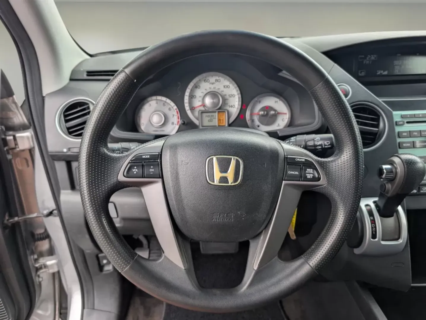 2011 Honda Pilot EX (5FNYF3H40BB) with an Other engine, located at 1430 Gateway Drive, Opelika, AL, 36801, (334) 239-0944, 32.637871, -85.409790 - **Discover Your Next Adventure with the 2011 Honda Pilot EX at Gils Auto - Opelika!**<br /> <br /> Are you seeking a reliable and versatile vehicle that caters to your family's needs or weekend escapades? Look no further than the 2011 Honda Pilot EX, available now at Gils Auto located at 1430 Gatewa - Photo#16