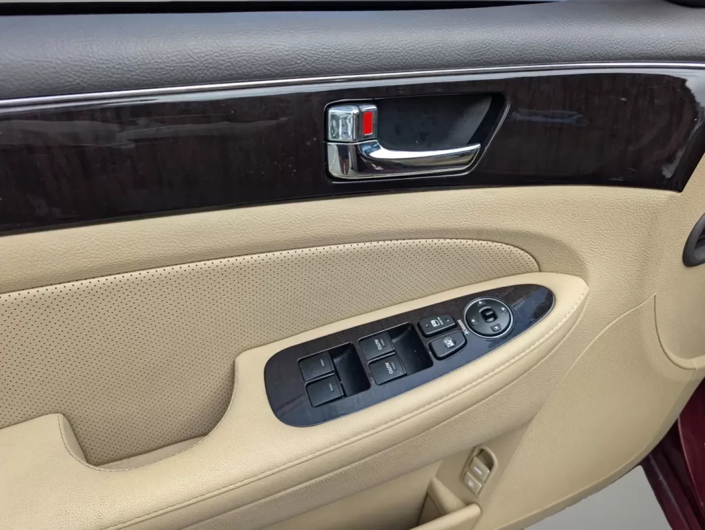2011 /Cashmere Hyundai Genesis (KMHGC4DE2BU) with an Other engine, located at 5115 14th Ave., Columbus, GA, 31904, (706) 323-0345, 32.511494, -84.971046 - 2011 Hyundai Genesis - Photo#8