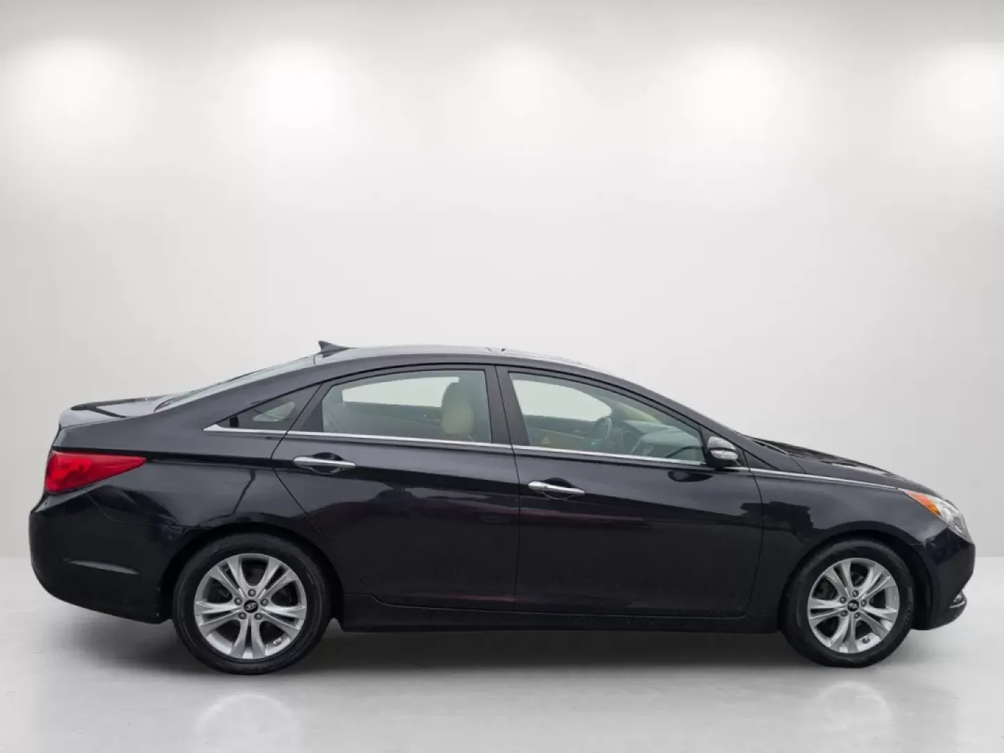 2011 /Camel Hyundai Sonata Ltd (5NPEC4AC2BH) with an Other engine, located at 521 Old Farm Lane Rd, Prattville, AL, 36066, (334) 325-1505, 32.482460, -86.416367 - **Drive Into Your Next Adventure with the 2011 Hyundai Sonata at Gils Auto!**<br /> <br /> Are you ready to elevate your daily commute or embark on family road trips? The 2011 Hyundai Sonata, now available at Gils Auto in Phenix City, AL, is the perfect blend of style, comfort, and reliability that - Photo#3