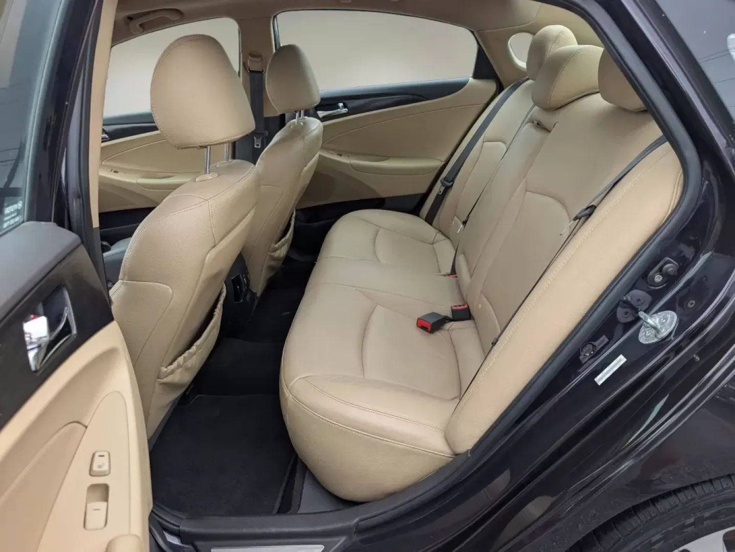 2011 /Camel Hyundai Sonata Ltd (5NPEC4AC2BH) with an Other engine, located at 521 Old Farm Lane Rd, Prattville, AL, 36066, (334) 325-1505, 32.482460, -86.416367 - **Drive Into Your Next Adventure with the 2011 Hyundai Sonata at Gils Auto!**<br /> <br /> Are you ready to elevate your daily commute or embark on family road trips? The 2011 Hyundai Sonata, now available at Gils Auto in Phenix City, AL, is the perfect blend of style, comfort, and reliability that - Photo#10