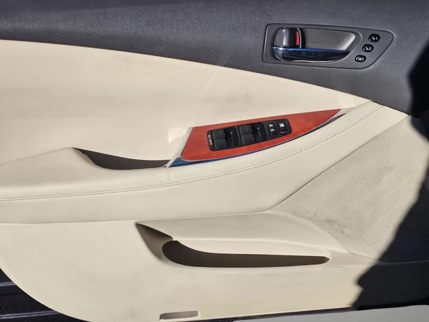 2011 Lexus ES 350 (JTHBK1EG5B2) with an Other engine, located at 804 22nd Ave, Phenix City, AL, 36870, (334) 297-1860, 32.484749, -85.024475 - Discover the perfect blend of style and comfort with this stunning 2011 Lexus ES 350, available now at Gils Auto - Phenix City #2. Located in the heart of Phenix City, AL at 804 22nd Ave, we specialize in providing exceptional vehicles to our community with our Buy Here Pay Here financing options, m - Photo#9