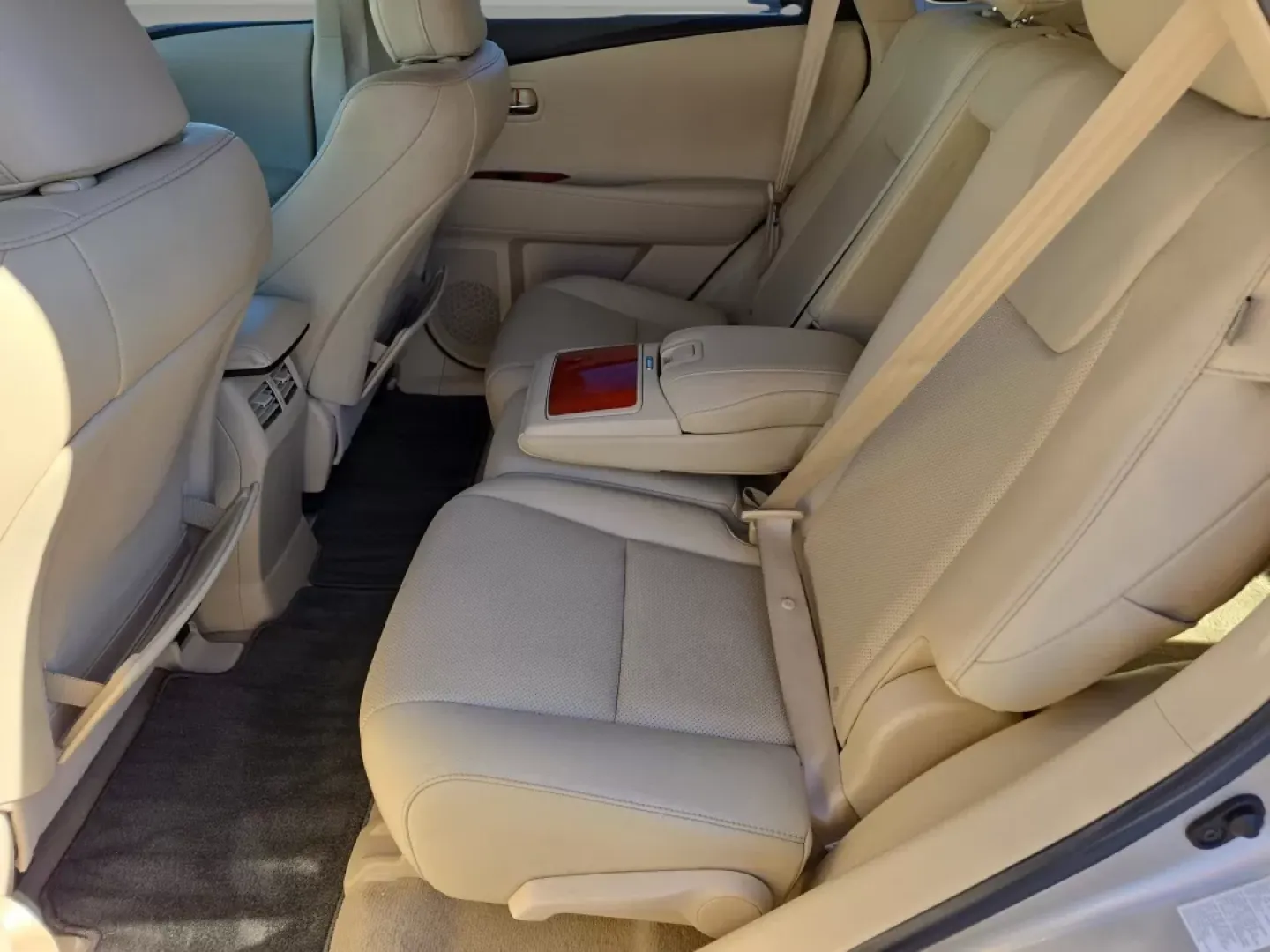 2011 Lexus RX 350 (2T2ZK1BA3BC) with an Other engine, located at 7000 Northlake Connector, Columbus, GA, 31904, (706) 987-8085, 32.524975, -84.978134 - **Explore Luxury and Comfort with the 2011 Lexus RX 350 at Gils Auto in Phenix City, AL**<br /> <br /> Imagine yourself behind the wheel of a luxurious SUV that perfectly balances style, comfort, and practicality. The 2011 Lexus RX 350 is not just a vehicle; it's a lifestyle upgrade. Whether you're - Photo#12