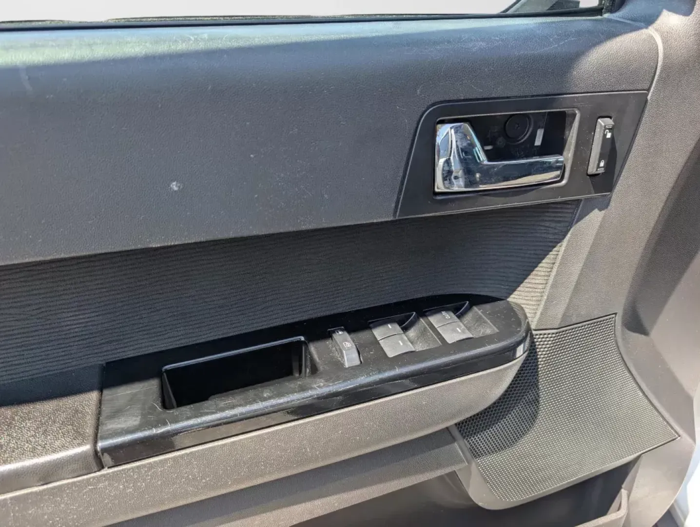 2011 /Charcoal Mazda Tribute Sport (4F2CY0C7XBK) with an Other engine, located at 3959 U.S. 80 W, Phenix City, AL, 36870, (334) 297-4885, 32.469296, -85.135185 - 2011 Mazda Tribute Sport - Photo#8