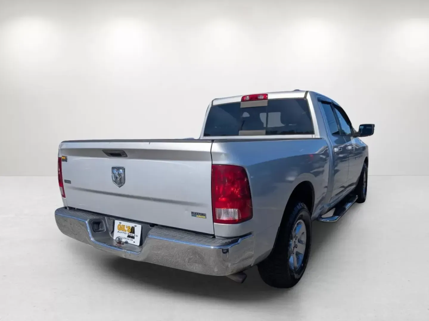 2011 /Dark Slate/Medium Graystone Ram 1500 SLT (1D7RB1GP1BS) with an Other engine, located at 1430 Gateway Drive, Opelika, AL, 36801, (334) 239-0944, 32.637871, -85.409790 - Elevate your weekend adventures and everyday commutes with this rugged yet refined 2011 Ram 1500 SLT, now available at Gils Auto in Phenix City, AL. Whether you're navigating the busy streets of downtown or heading out for a weekend camping trip, this powerful crew cab pickup is designed to handle i - Photo#4