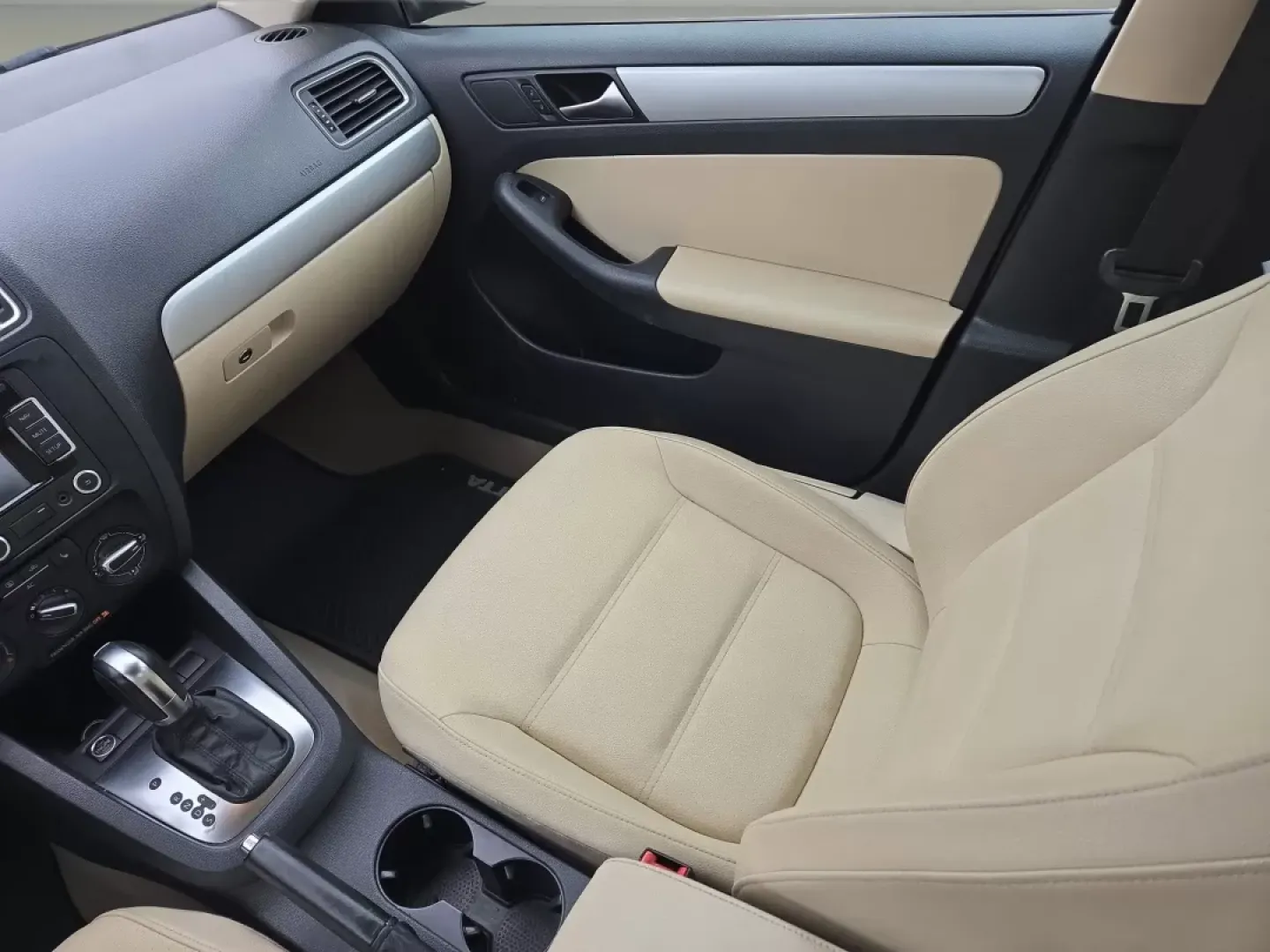 2011 Volkswagen Jetta SEL w/Sunroof PZEV (3VWLZ7AJXBM) with an Other engine, located at 521 Old Farm Lane Rd, Prattville, AL, 36066, (334) 325-1505, 32.482460, -86.416367 - **Hit the Road with Confidence: Explore the 2011 Volkswagen Jetta at Gils Auto!**<br /> <br /> Are you searching for a reliable and stylish vehicle that fits your family's lifestyle or your daily commute? Look no further! The 2011 Volkswagen Jetta is the perfect sedan to meet your needs. With an imp - Photo#15