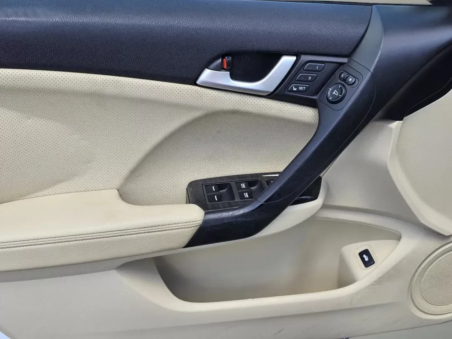 2012 /Taupe Acura TSX (JH4CU2F44CC) with an Gas I4 2.4L/144 engine, 5-Speed Automatic transmission, located at 521 Old Farm Lane Rd, Prattville, AL, 36066, (334) 325-1505, 32.482460, -86.416367 - 2012 Acura TSX - Photo#8