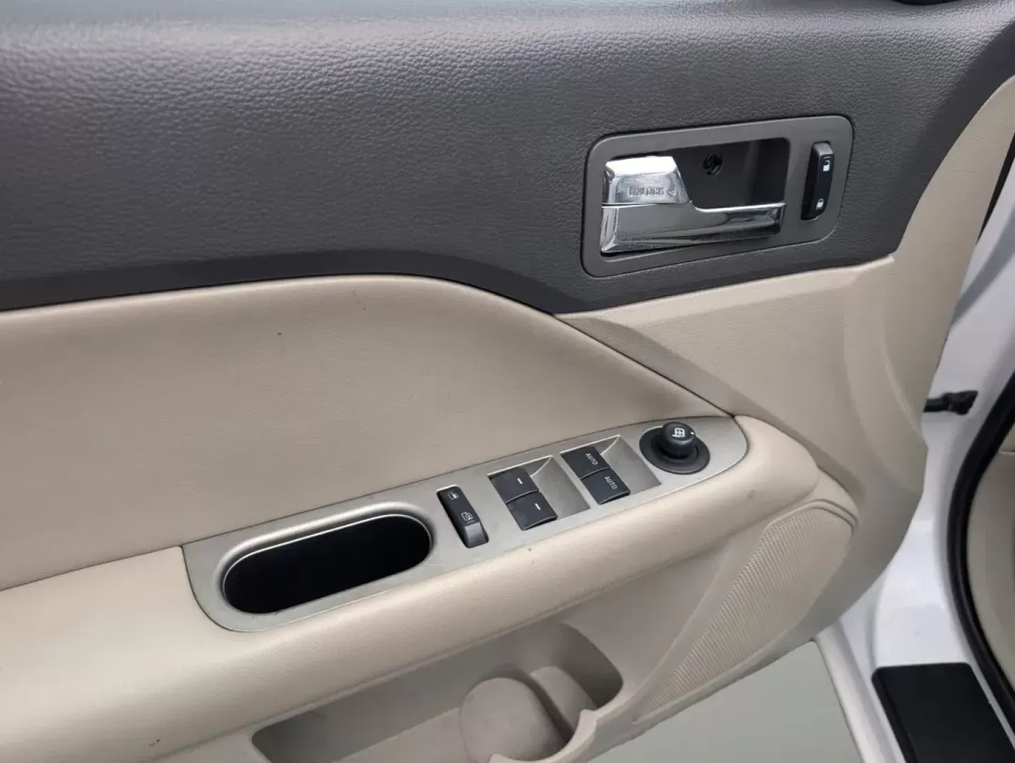 2012 Ford Fusion SEL (3FAHP0JG8CR) with an Other engine, located at 3959 U.S. 80 W, Phenix City, AL, 36870, (334) 297-4885, 32.469296, -85.135185 - **Experience Comfort and Reliability with This 2012 Ford Fusion SEL at Gils Auto - Opelika!**<br /> <br /> If you're searching for a dependable sedan that perfectly balances comfort and efficiency, look no further than this stunning 2012 Ford Fusion SEL at Gils Auto, located at 1430 Gateway Drive, O - Photo#8