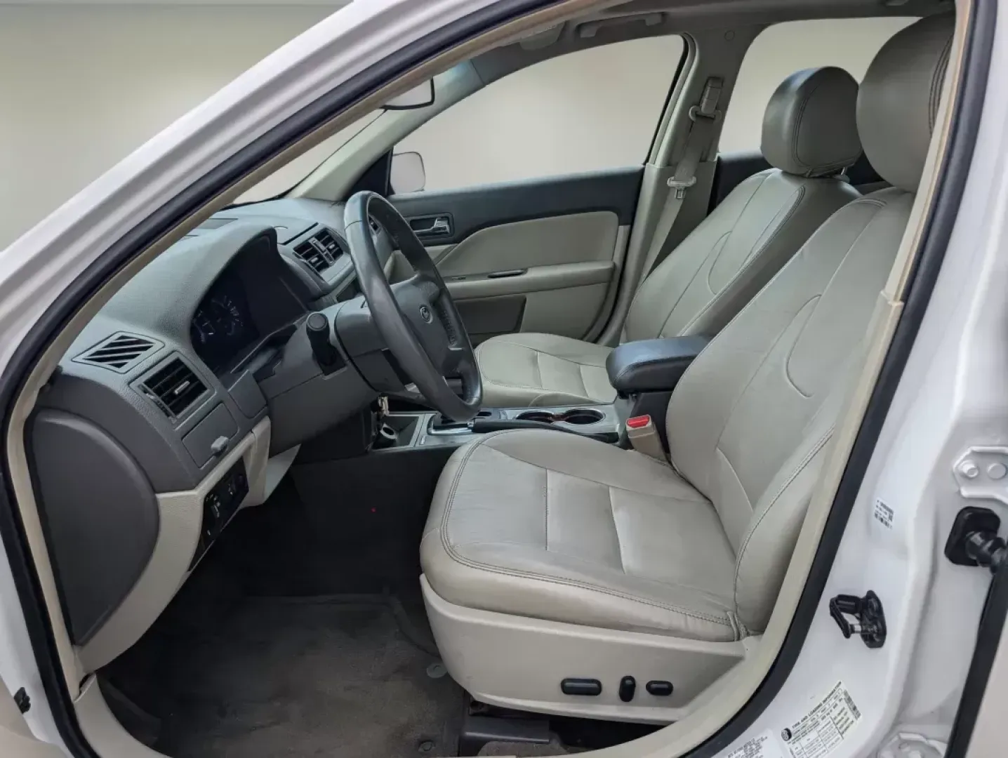 2012 Ford Fusion SEL (3FAHP0JG8CR) with an Other engine, located at 3959 U.S. 80 W, Phenix City, AL, 36870, (334) 297-4885, 32.469296, -85.135185 - **Experience Comfort and Reliability with This 2012 Ford Fusion SEL at Gils Auto - Opelika!**<br /> <br /> If you're searching for a dependable sedan that perfectly balances comfort and efficiency, look no further than this stunning 2012 Ford Fusion SEL at Gils Auto, located at 1430 Gateway Drive, O - Photo#9