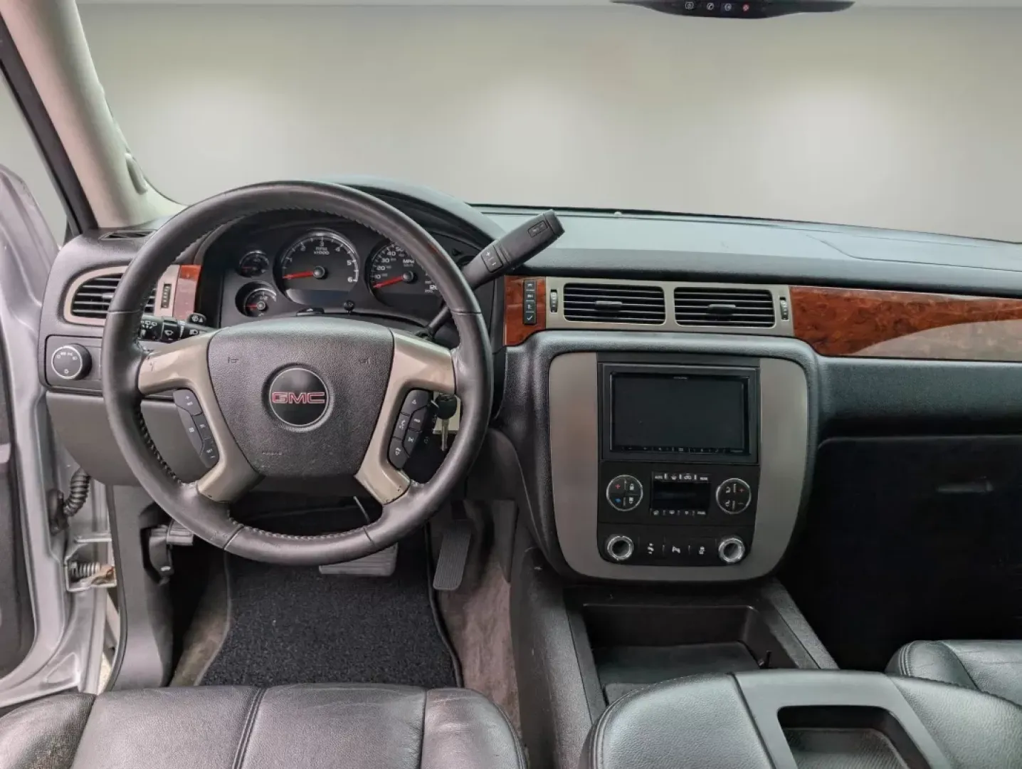 2012 /Ebony GMC Yukon SLT (1GKS1CE05CR) with an Other engine, located at 3959 U.S. 80 W, Phenix City, AL, 36870, (334) 297-4885, 32.469296, -85.135185 - **Adventure Awaits with the 2012 GMC Yukon SLT Perfect for Families and Weekend Escapes!**<br /> <br /> Experience the open road like never before with the robust and reliable 2012 GMC Yukon SLT, now available at Gils Auto, your trusted Buy Here Pay Here dealership located at 3959 U.S. 80 W, Phenix - Photo#11