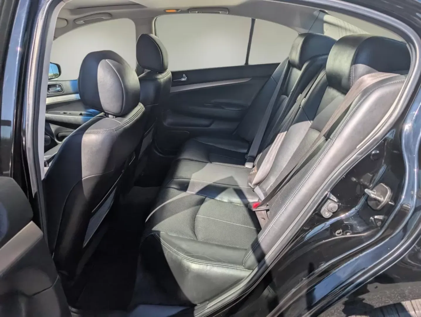 2012 /Graphite Infiniti G25 Sedan x (JN1DV6AR7CM) with an Other engine, located at 1430 Gateway Drive, Opelika, AL, 36801, (334) 239-0944, 32.637871, -85.409790 - Are you ready to elevate your daily commute or weekend getaways? Look no further than the stunning 2012 Infiniti G25 Sedan, available now at Gils Auto in Phenix City, AL! This sleek and stylish vehicle is perfect for those seeking both luxury and performance, making it a fantastic choice for anyone - Photo#10