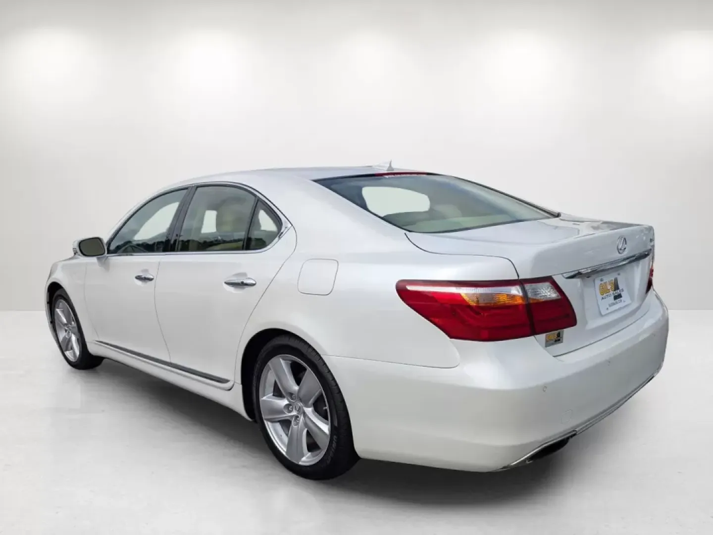 2012 Lexus LS 460 (JTHBL5EF9C5) with an Other engine, located at 1430 Gateway Drive, Opelika, AL, 36801, (334) 239-0944, 32.637871, -85.409790 - **Elevate Your Driving Experience: 2012 Lexus LS 460 at Gils Auto**<br /> <br /> Are you ready to redefine your daily commute or make a statement on those weekend getaways? The 2012 Lexus LS 460 is the perfect luxury sedan to elevate your driving experience, offering a seamless blend of comfort, sty - Photo#6